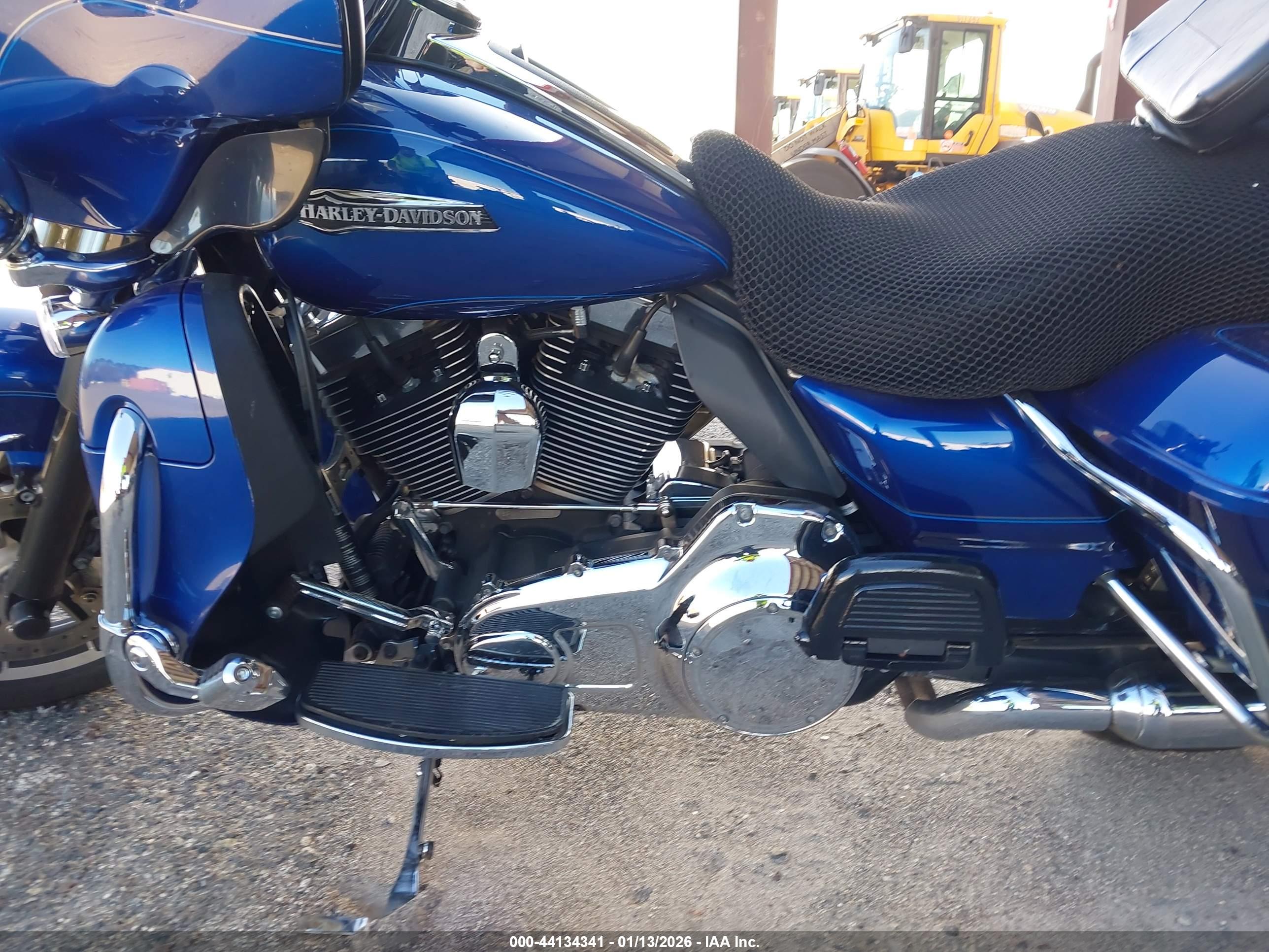 HARLEY-DAVIDSON FLHTCU image 9