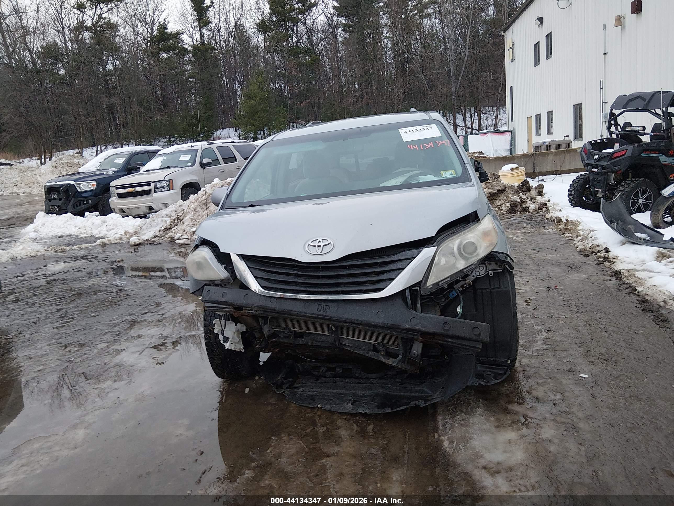 TOYOTA SIENNA image 6