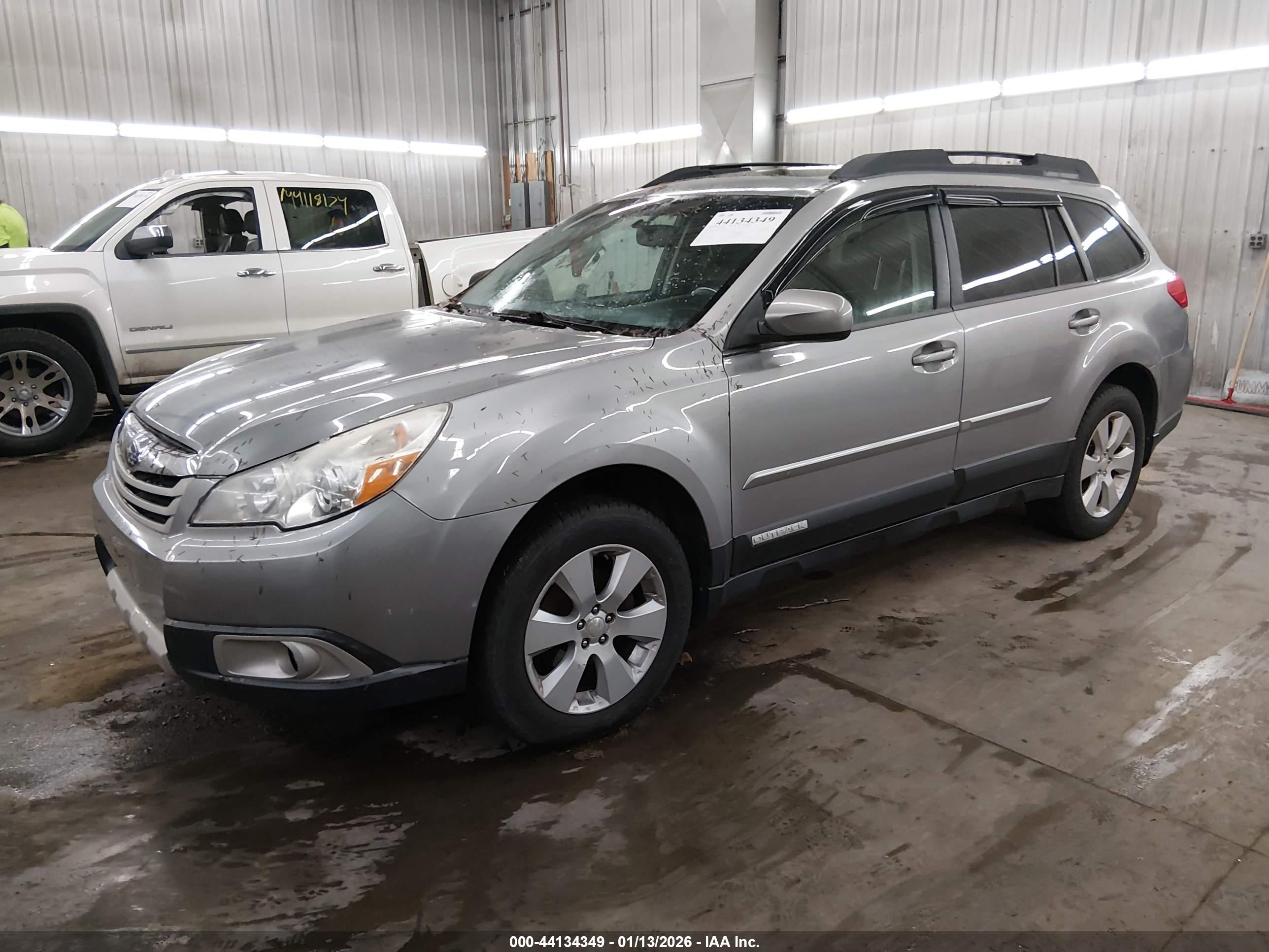 SUBARU OUTBACK image 2
