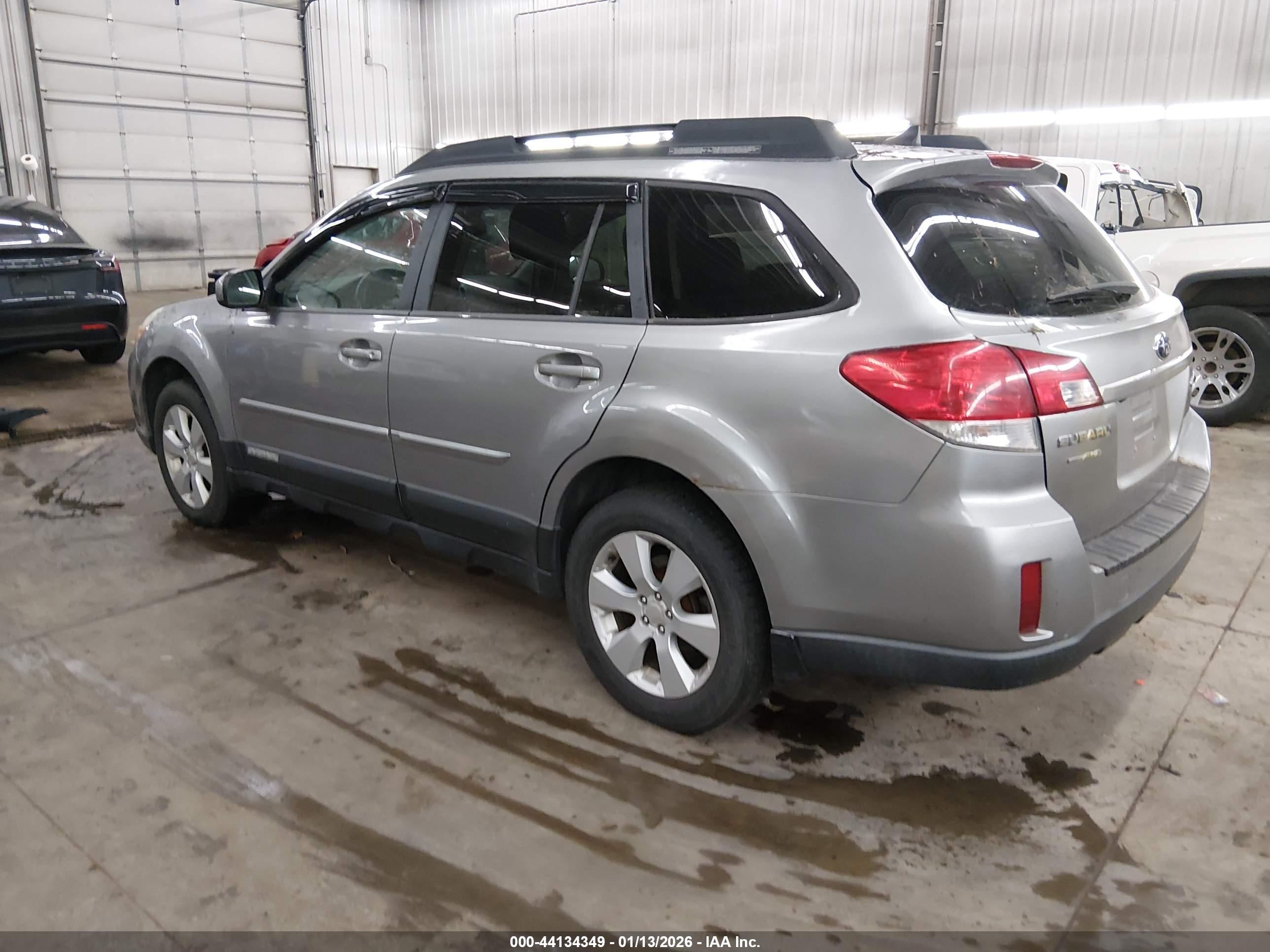 SUBARU OUTBACK image 3