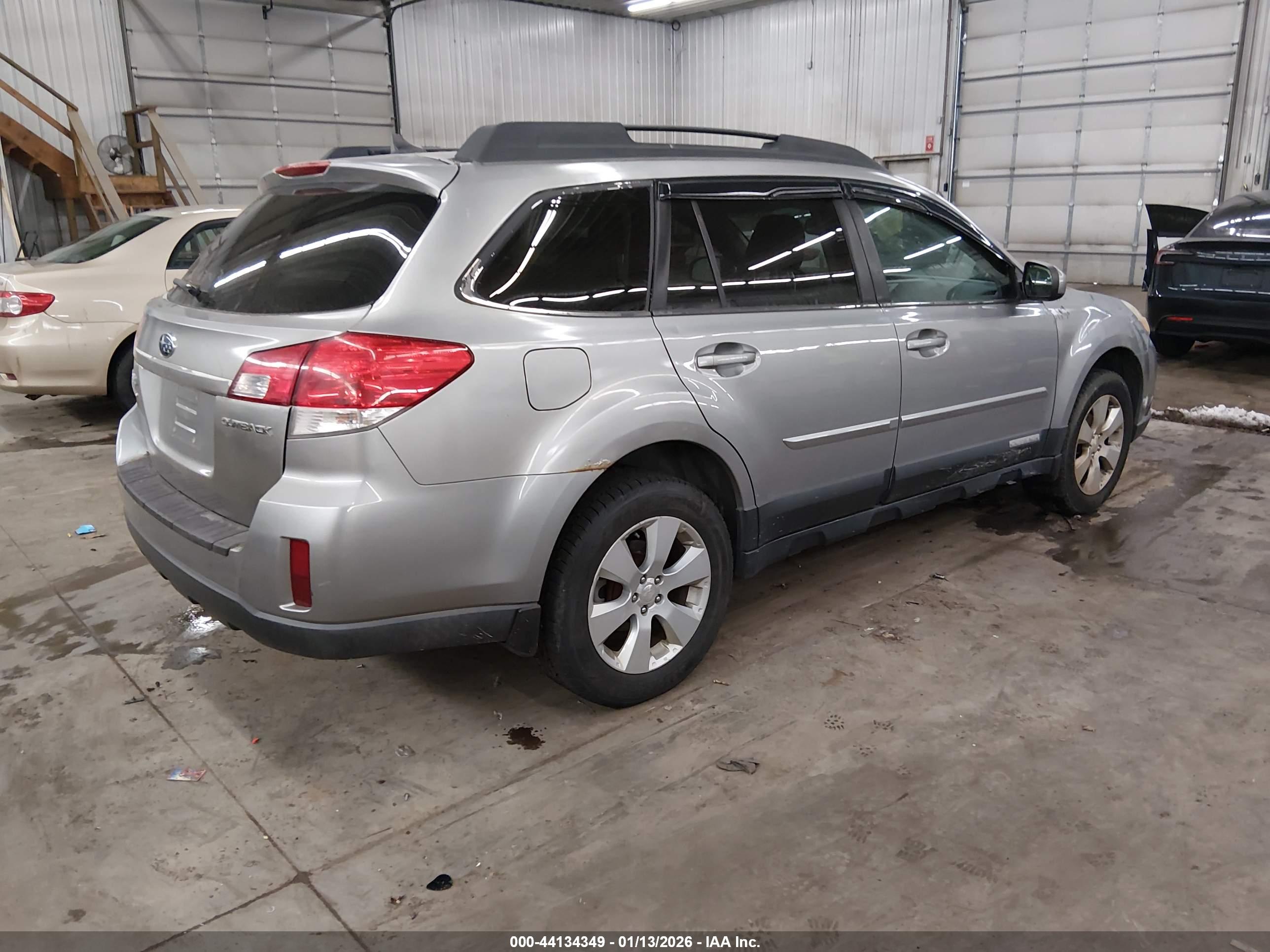 SUBARU OUTBACK image 4