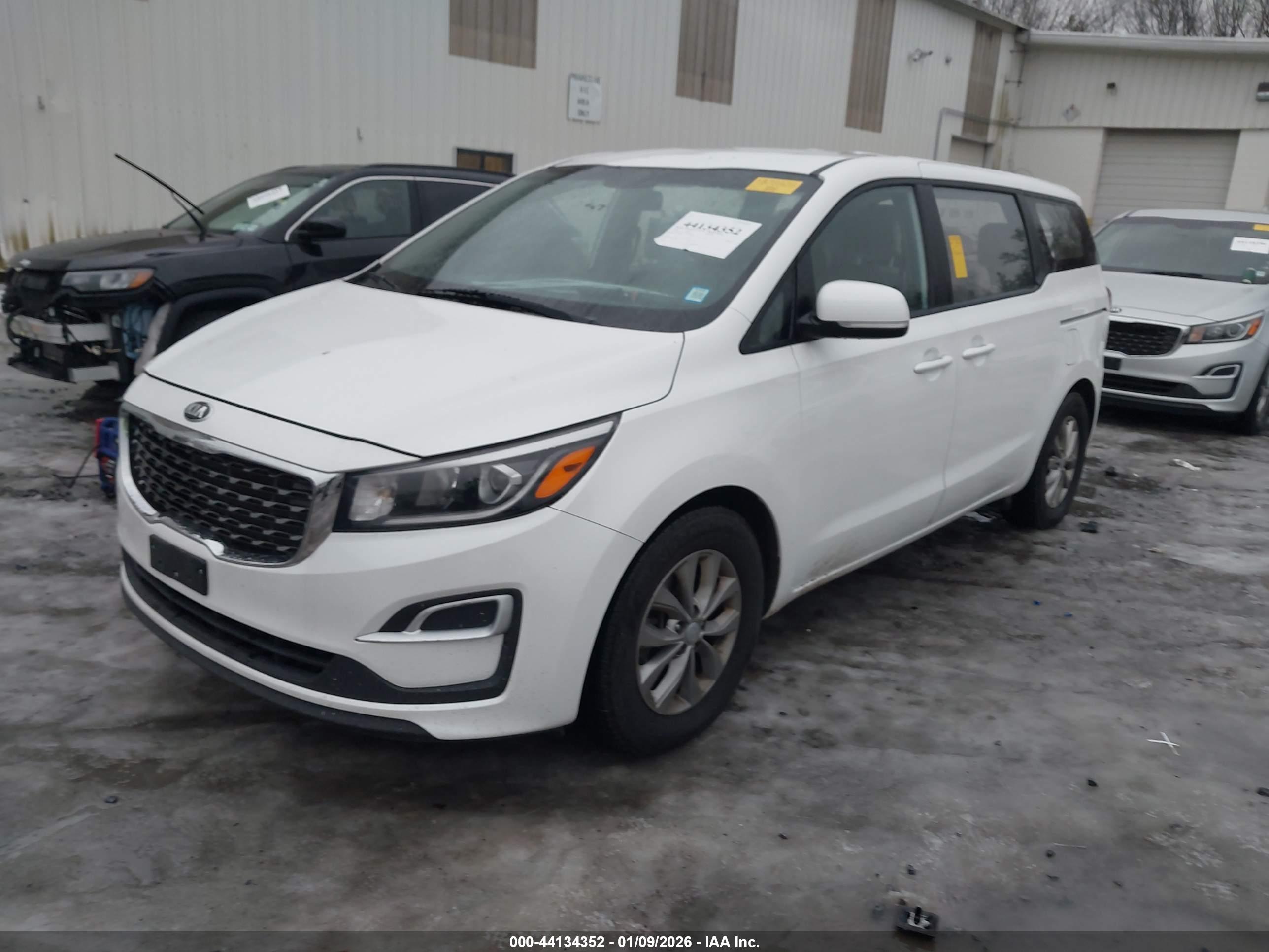KIA SEDONA image 2