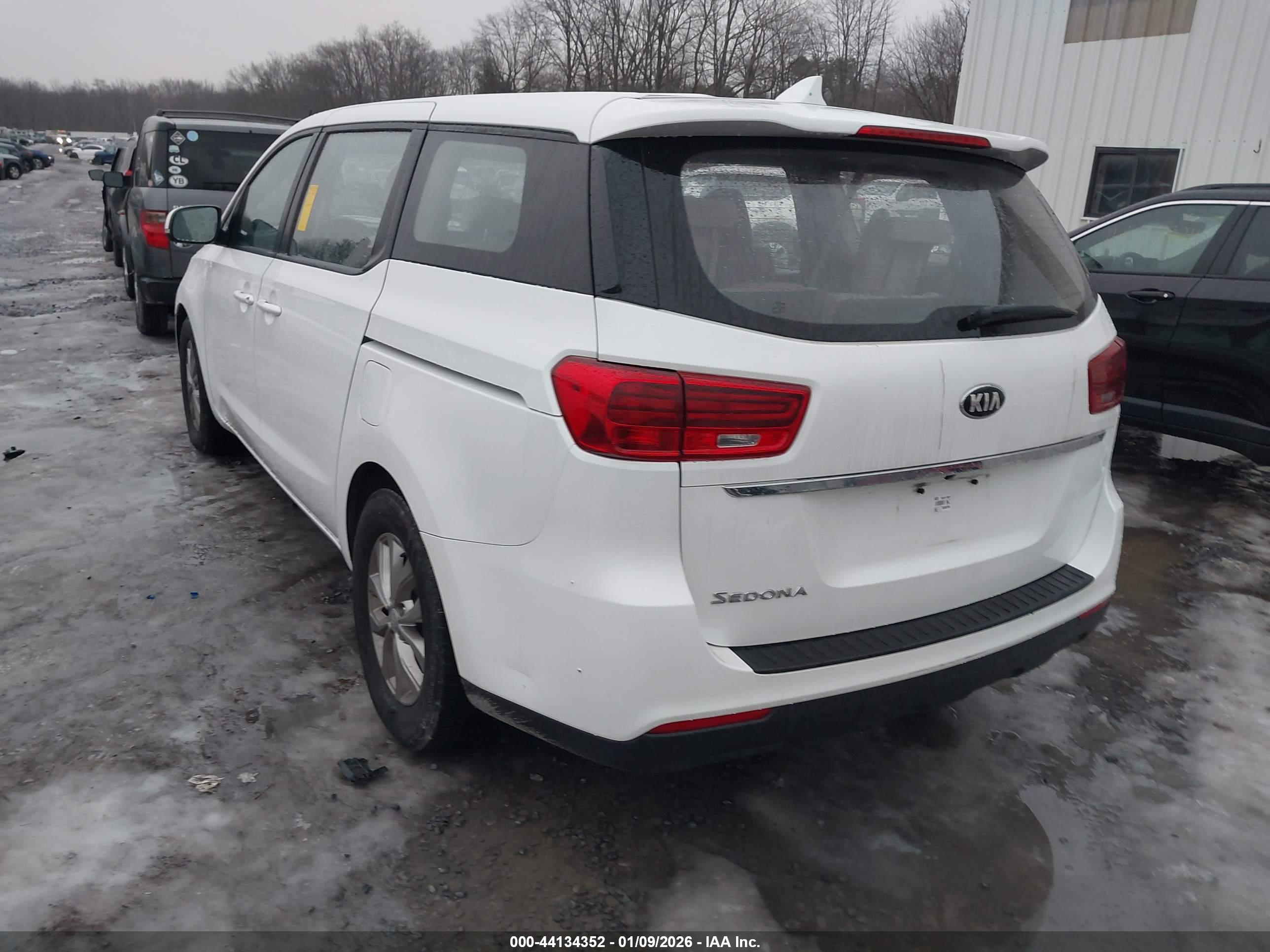 KIA SEDONA image 3