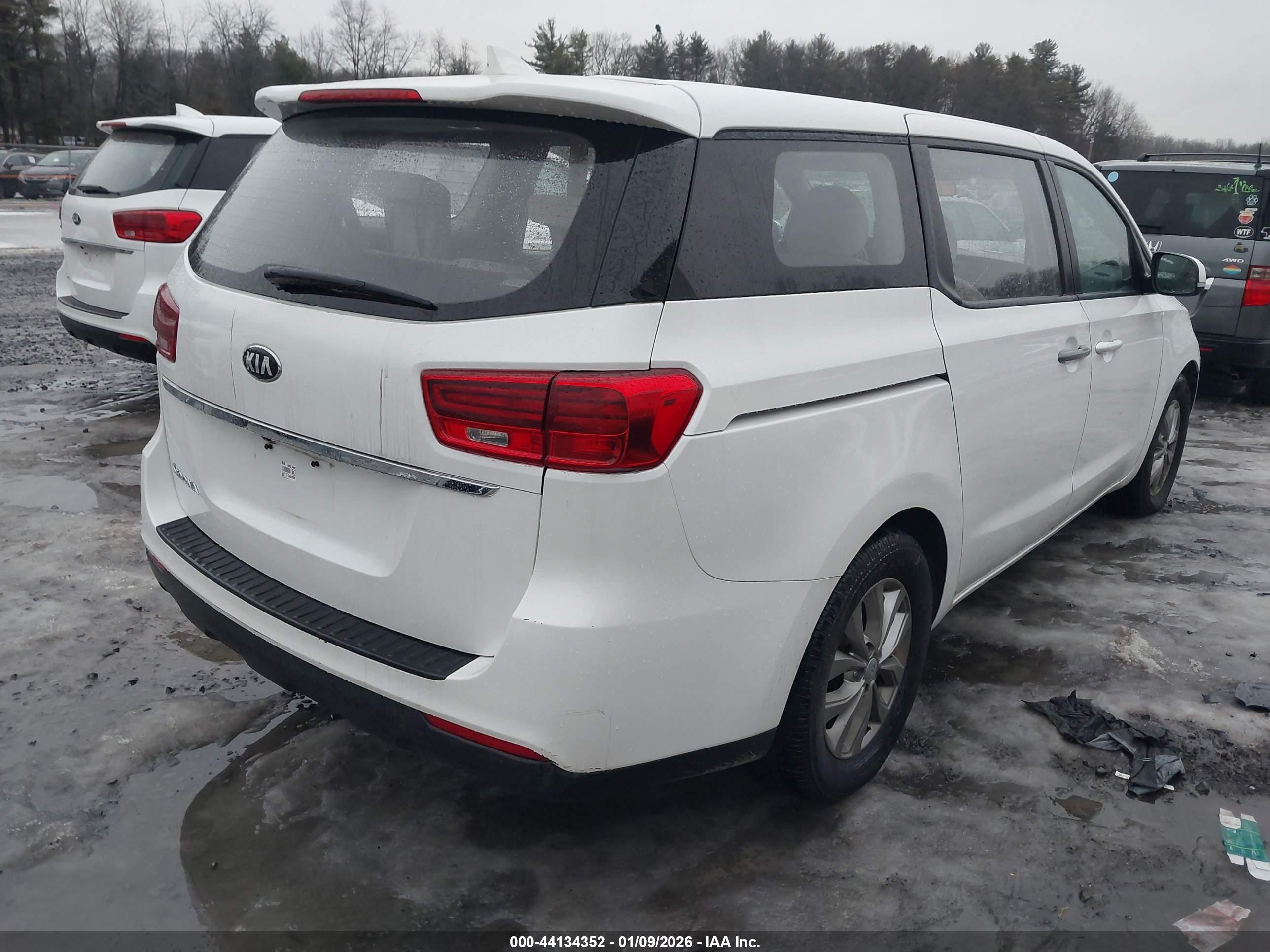 KIA SEDONA image 4