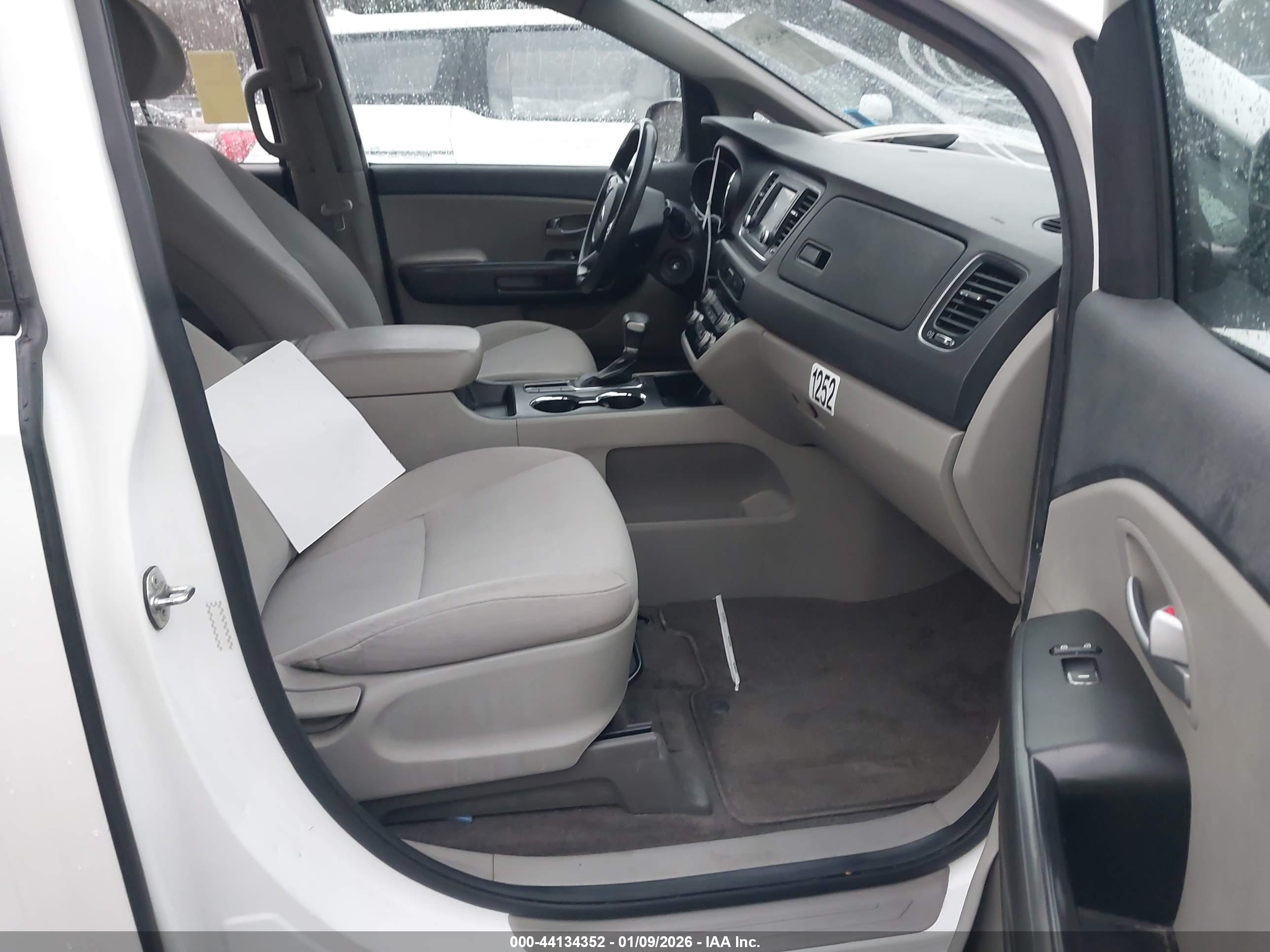 KIA SEDONA image 5