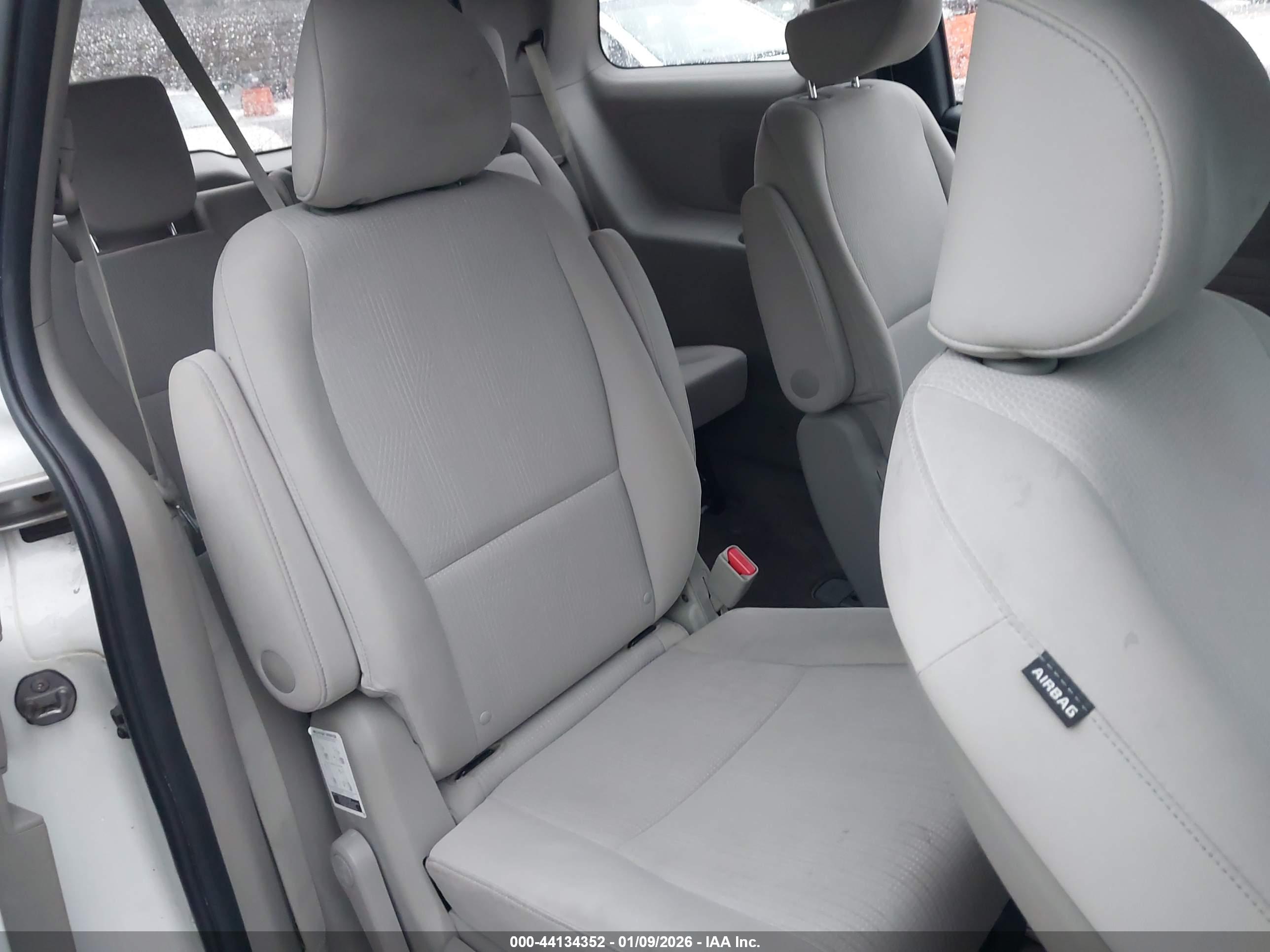 KIA SEDONA image 8