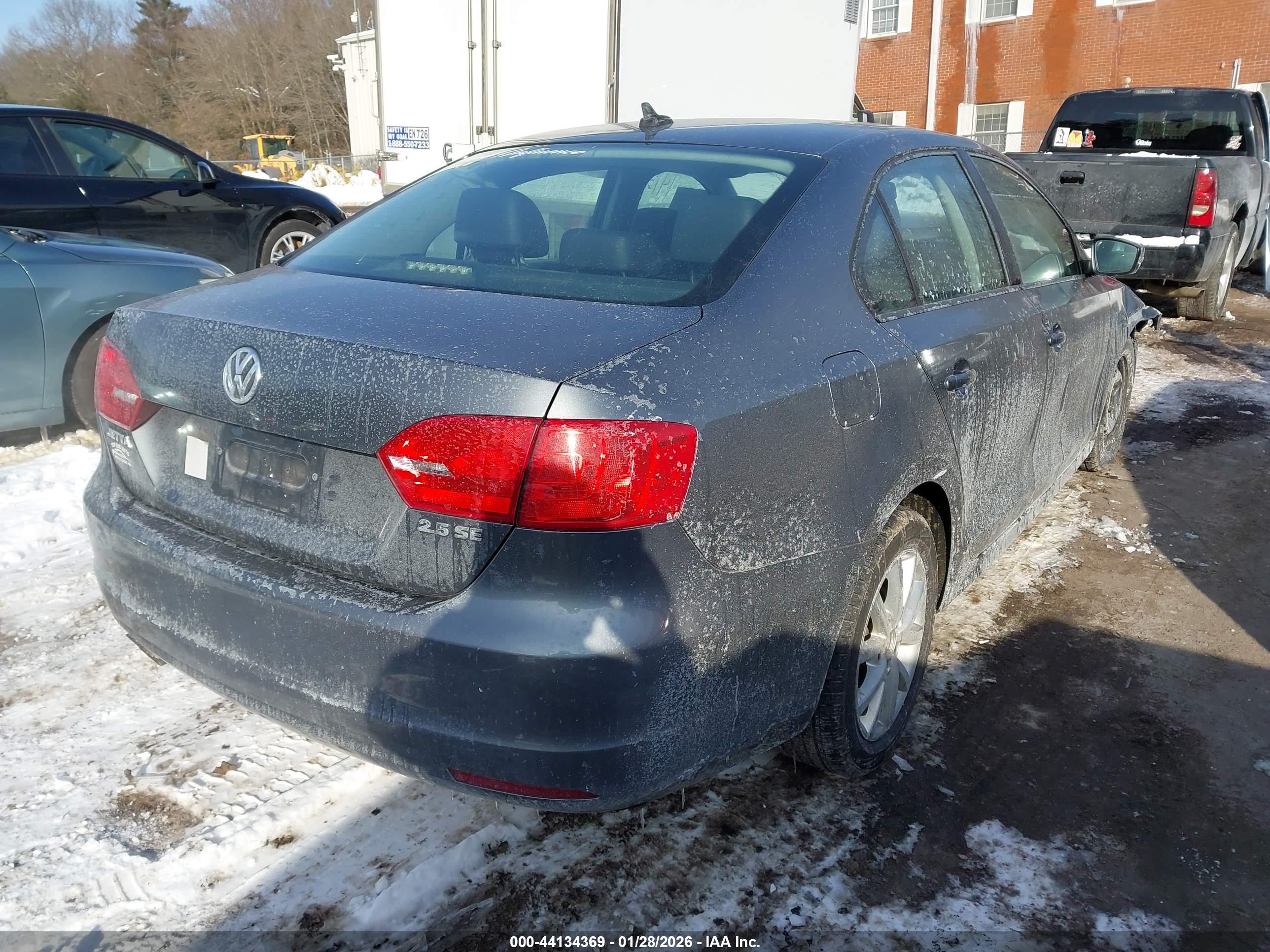 VOLKSWAGEN JETTA image 4