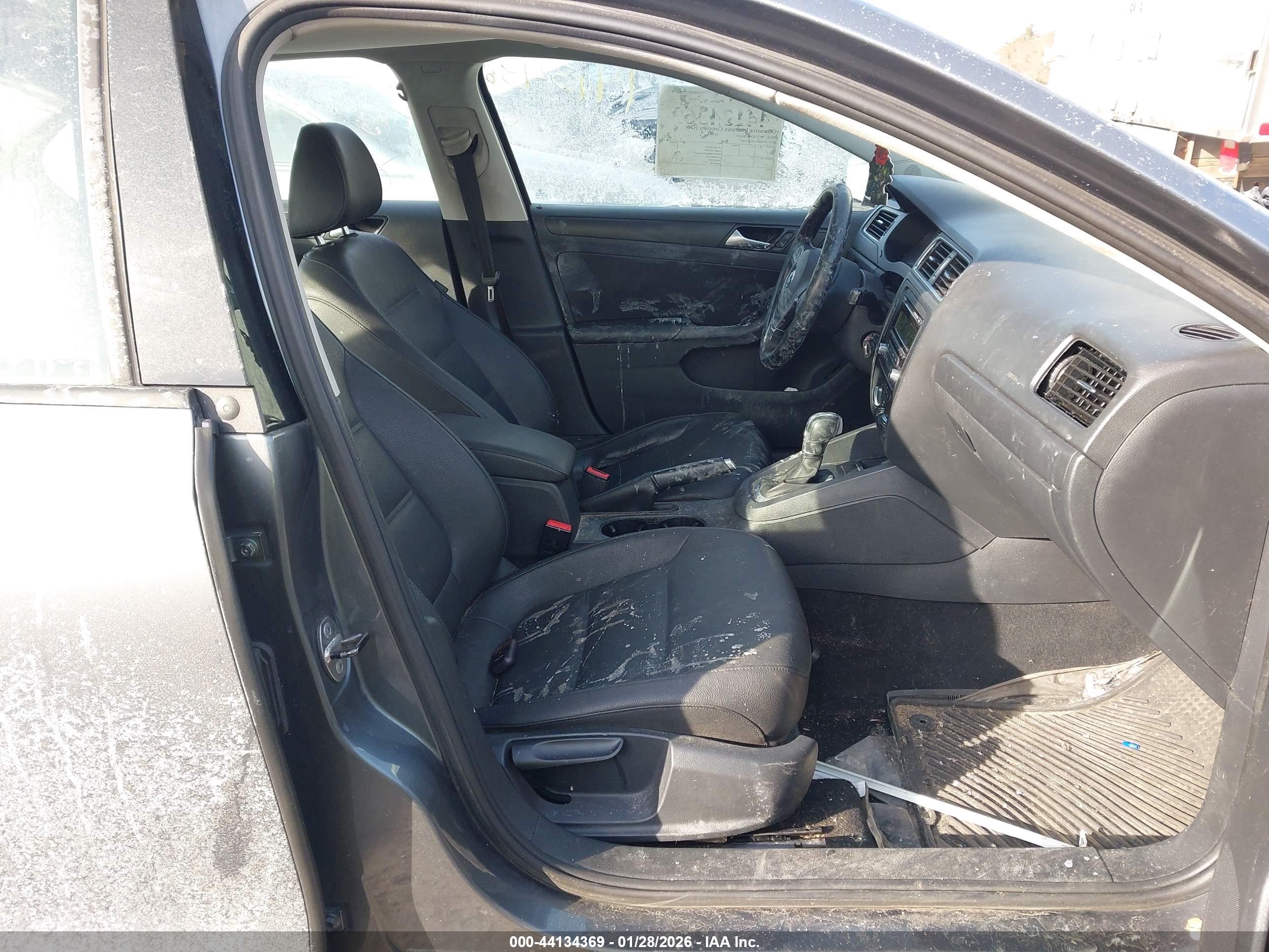 VOLKSWAGEN JETTA image 5