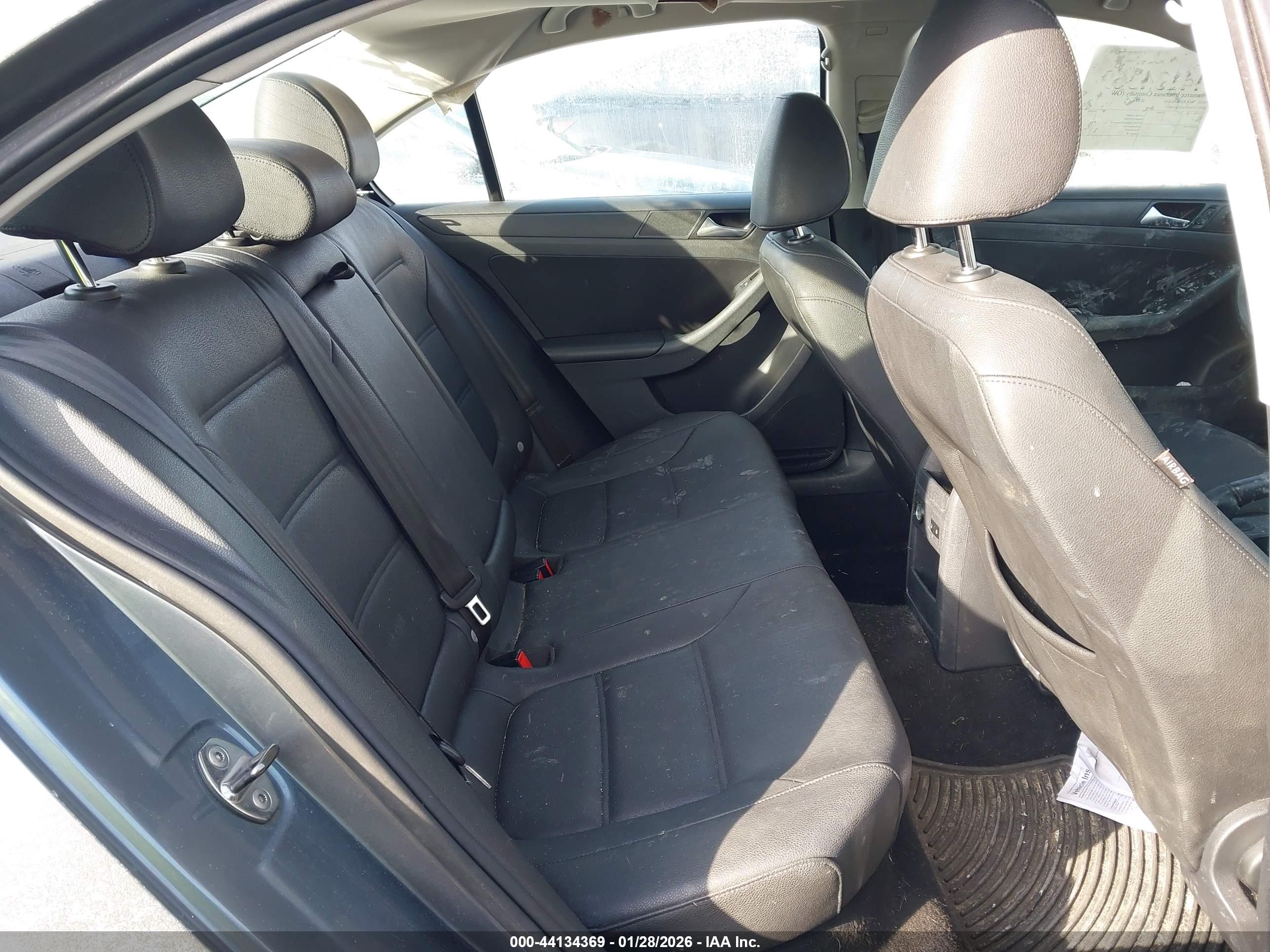 VOLKSWAGEN JETTA image 8