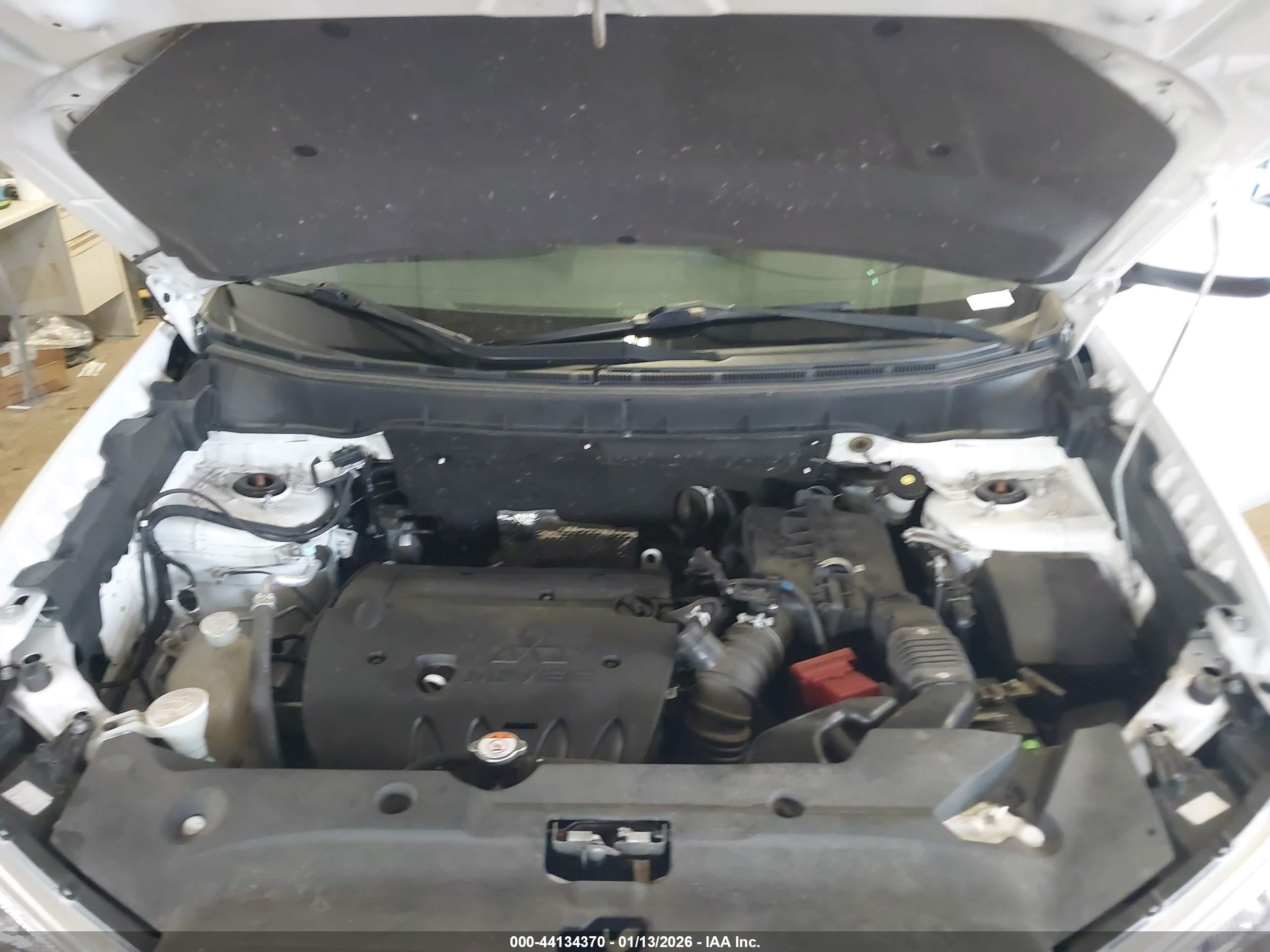 MITSUBISHI OUTLANDER image 10