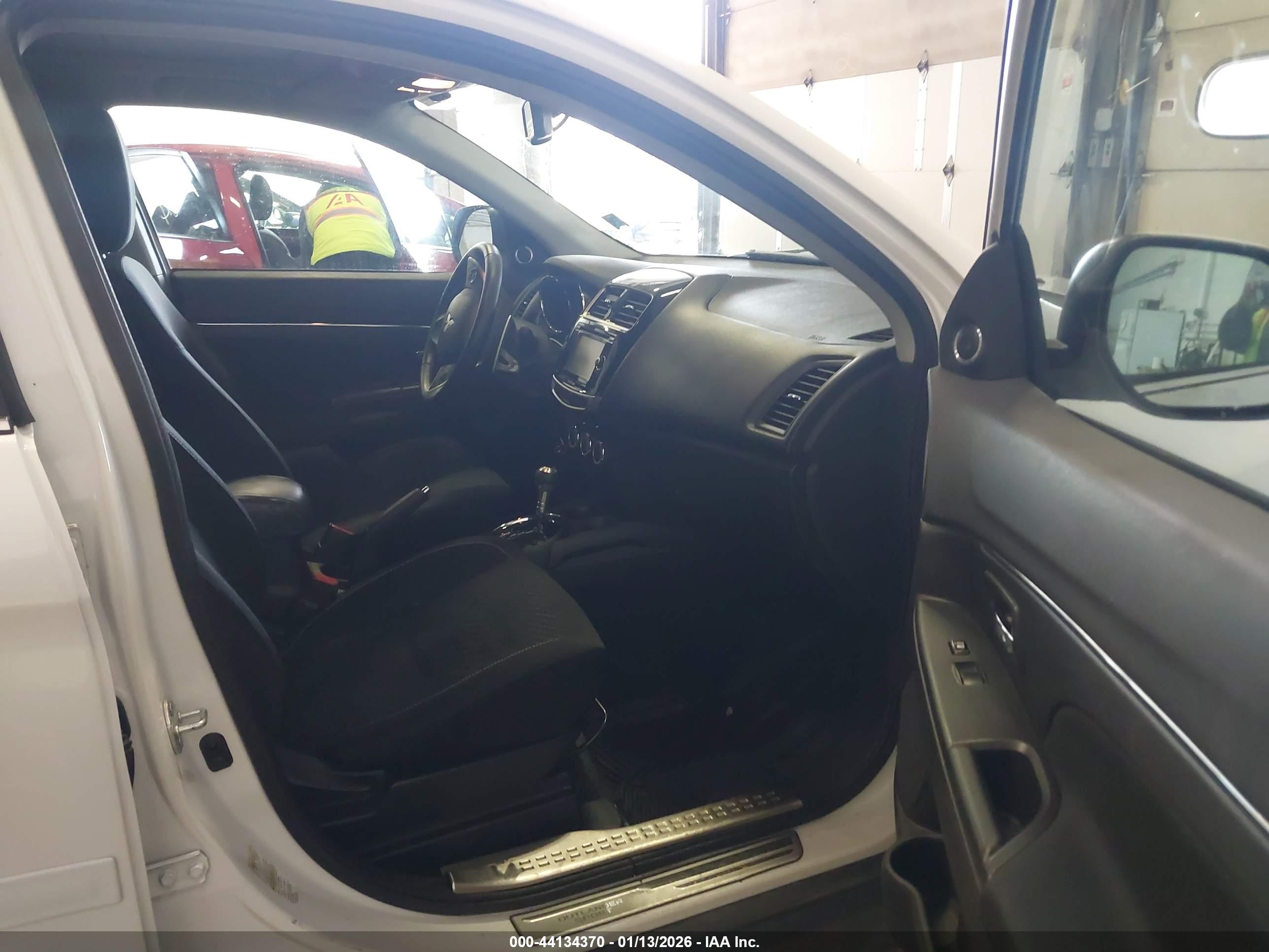 MITSUBISHI OUTLANDER image 5