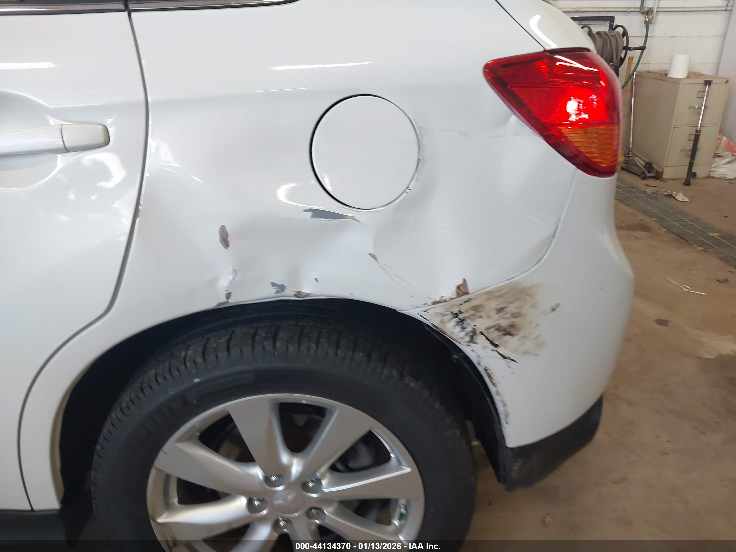 MITSUBISHI OUTLANDER image 6