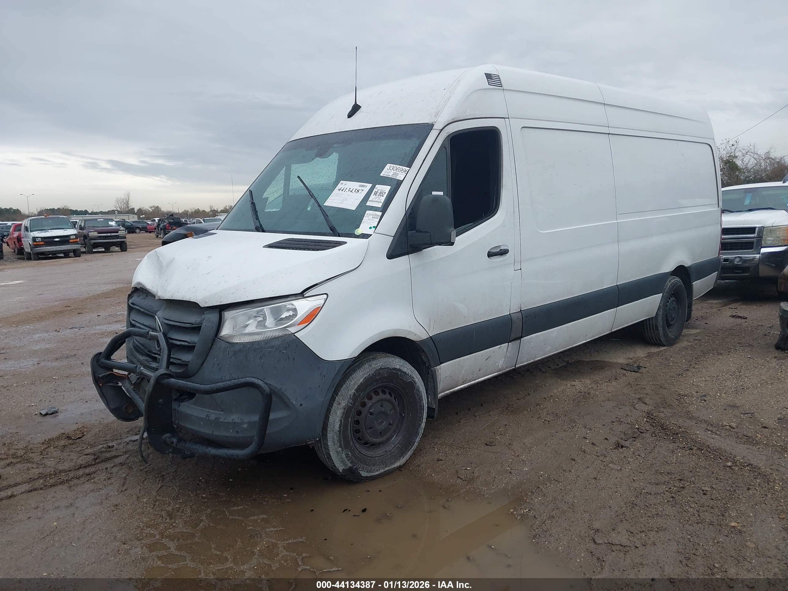 MERCEDES BENZ image 2