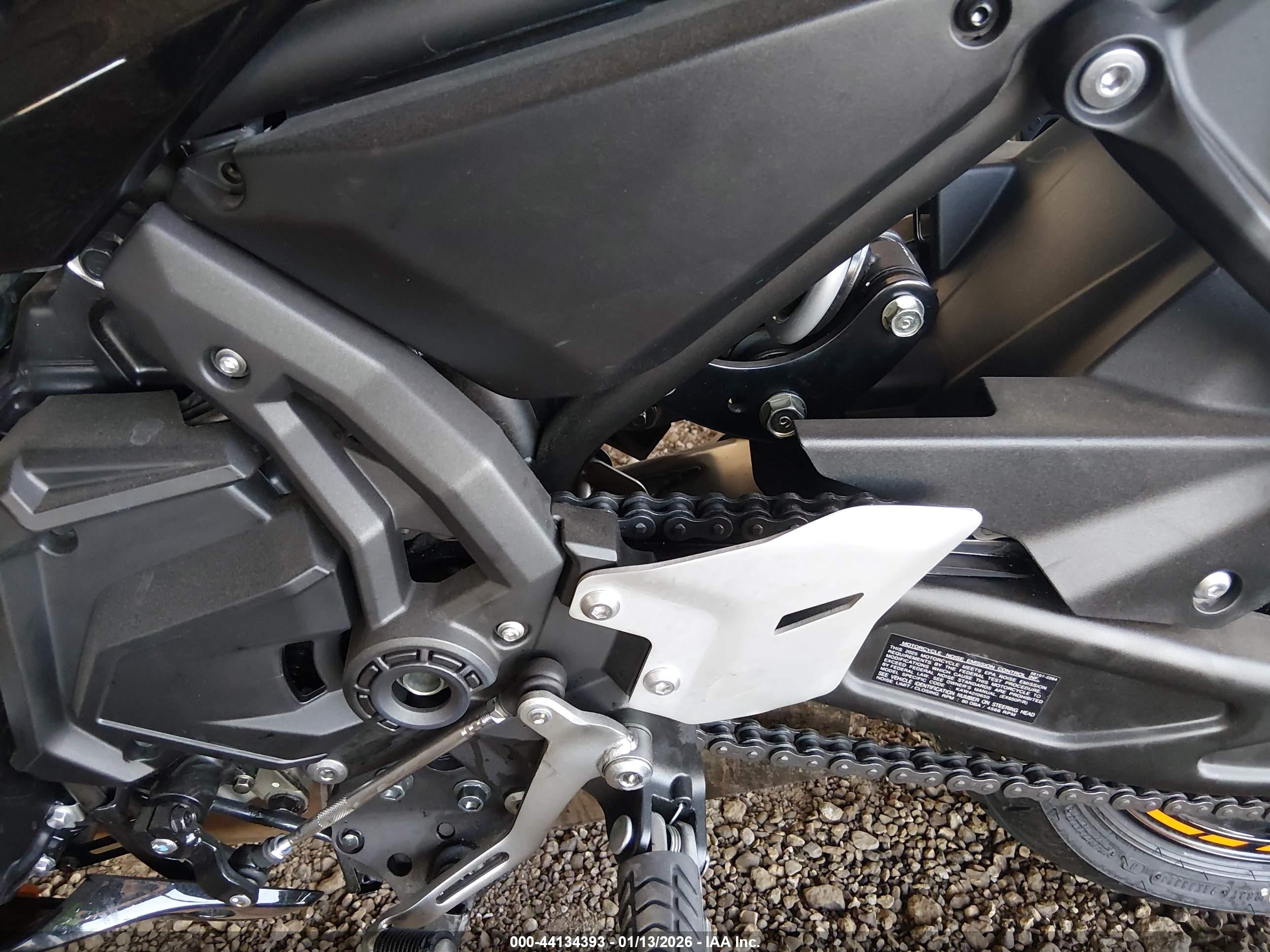 KAWASAKI EX650 image 9