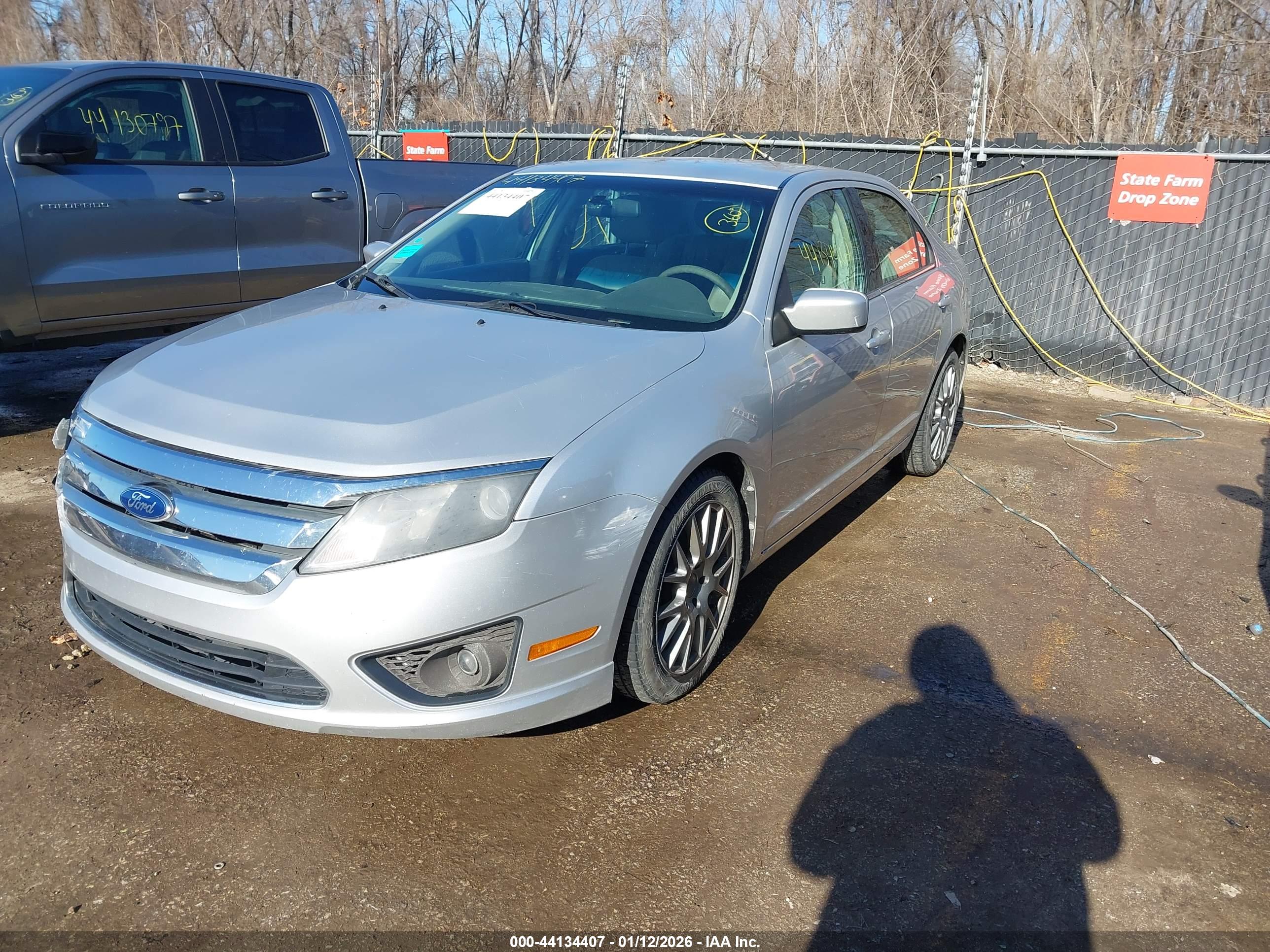 FORD FUSION image 2