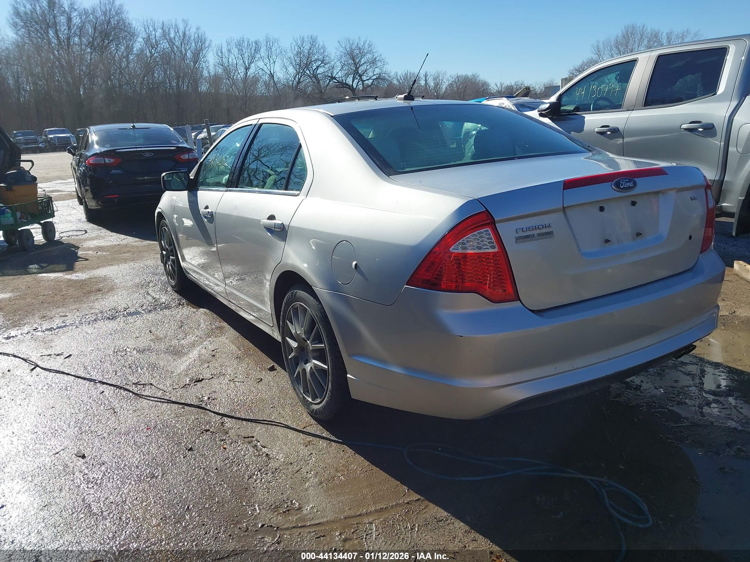 FORD FUSION image 3