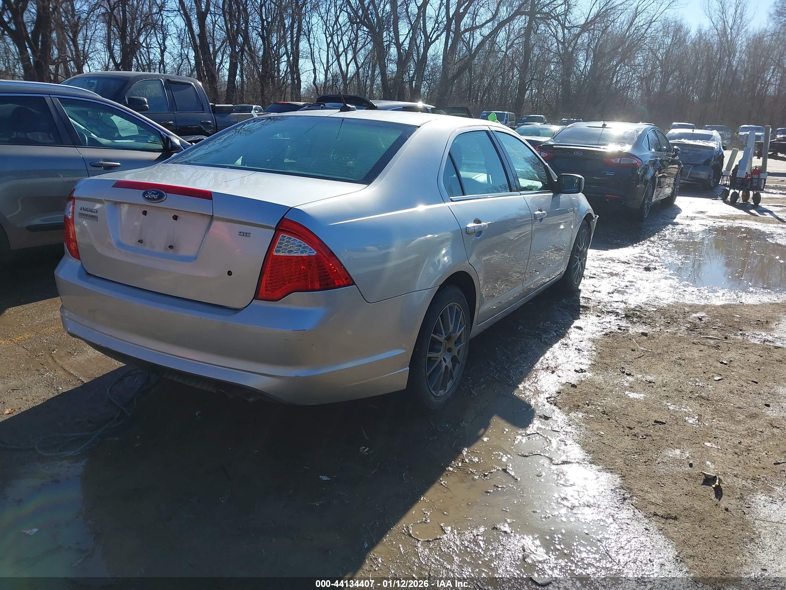 FORD FUSION image 4