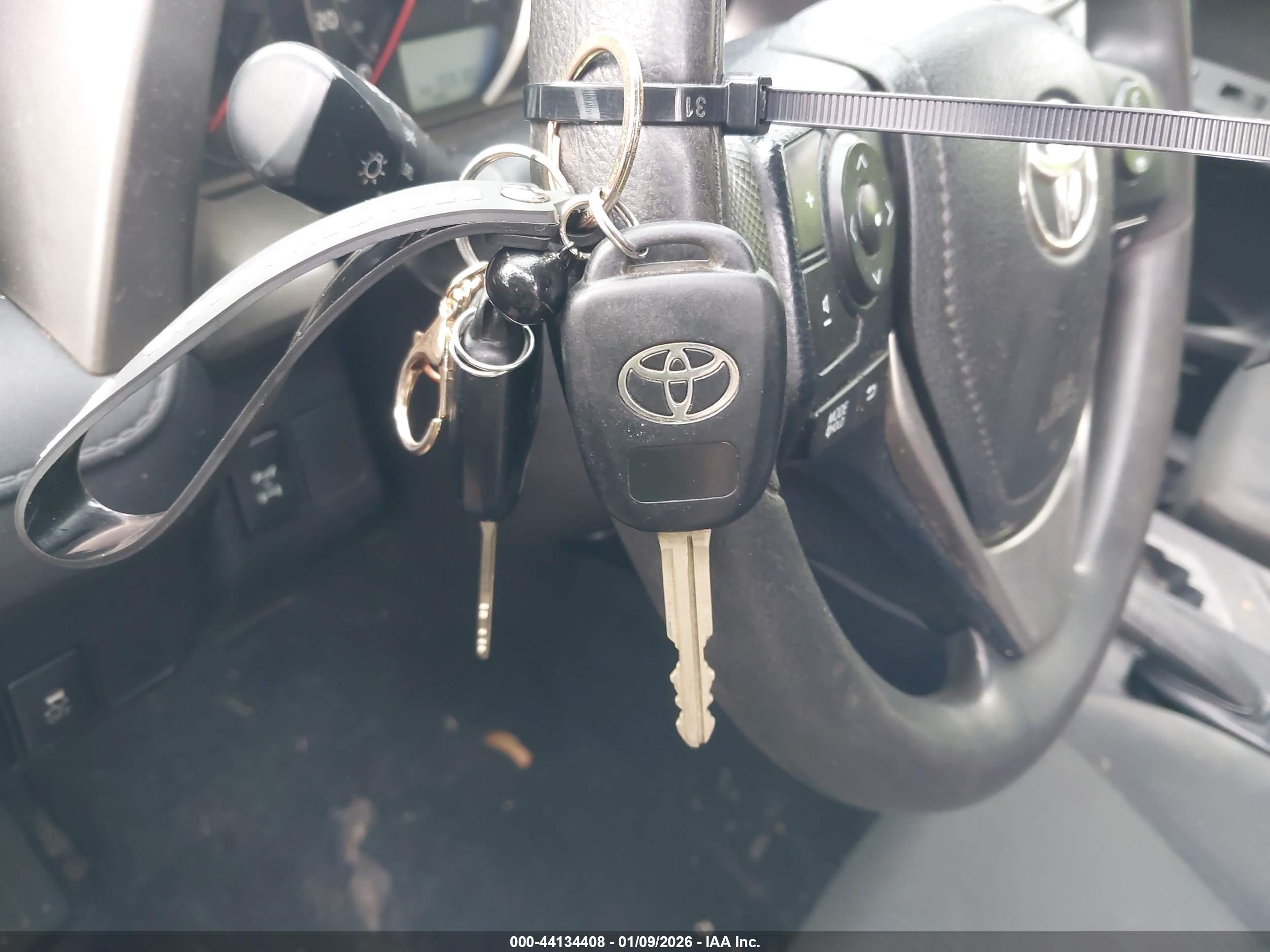 TOYOTA RAV4 image 11