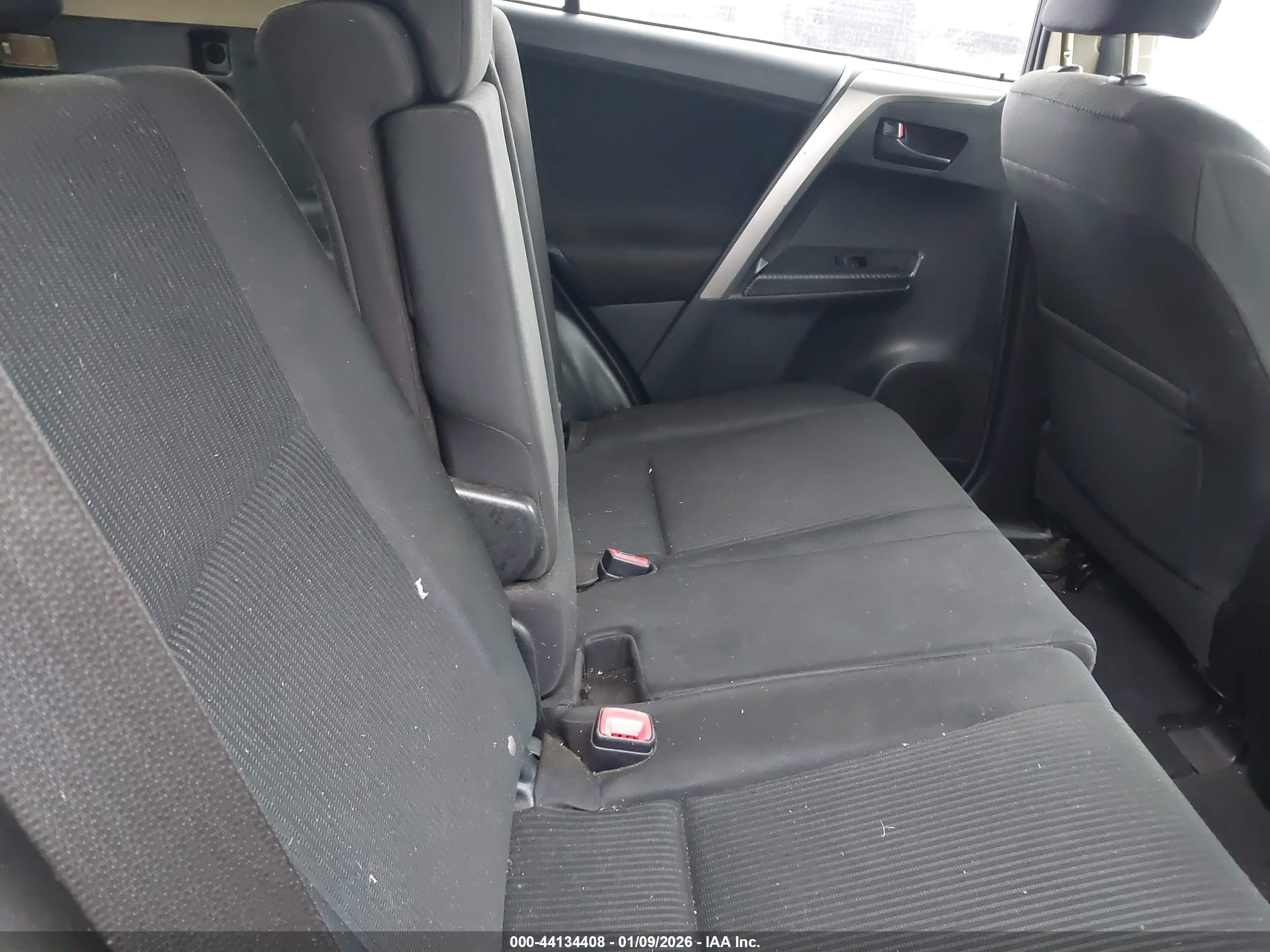 TOYOTA RAV4 image 8