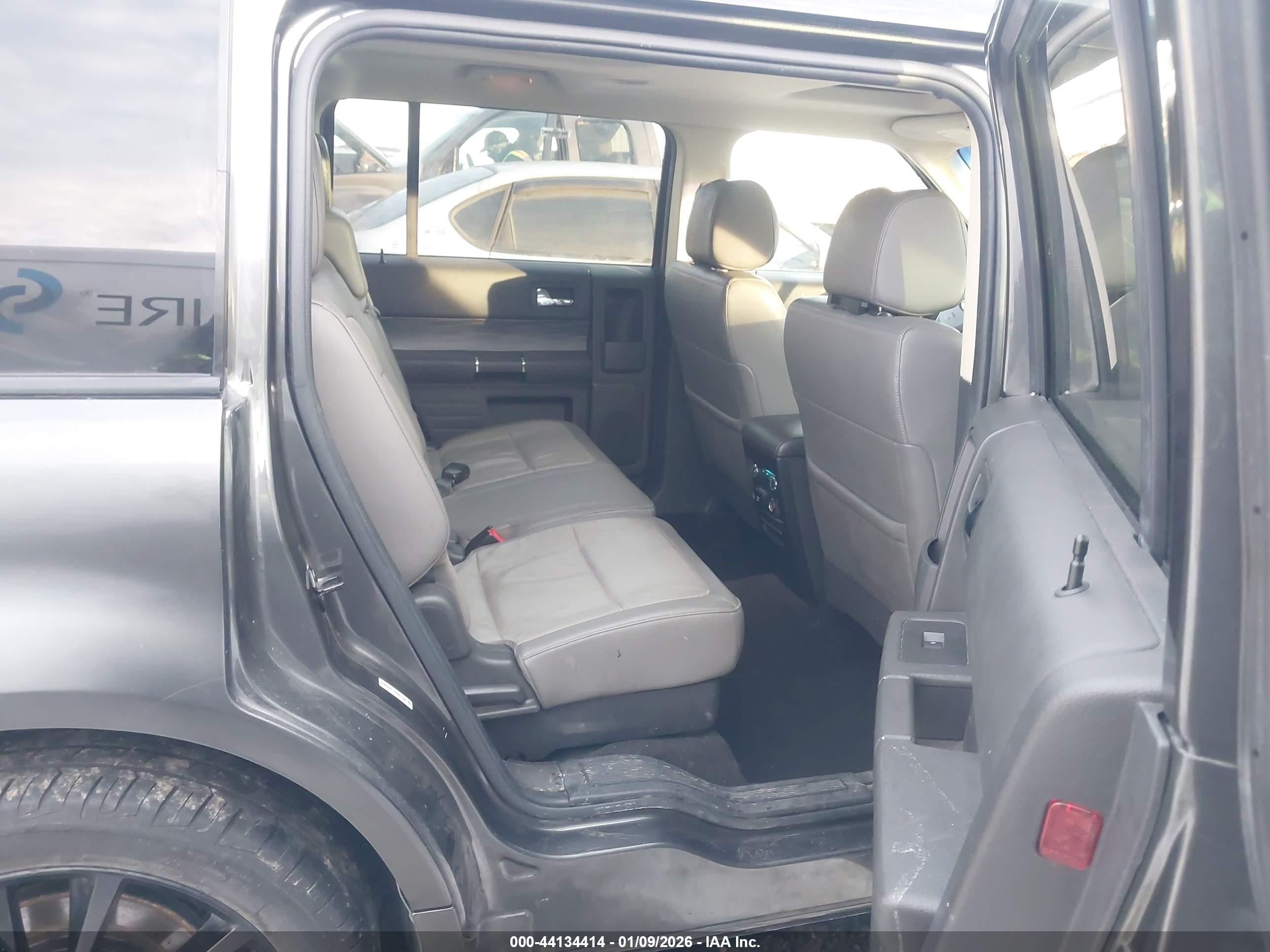 FORD FLEX image 8