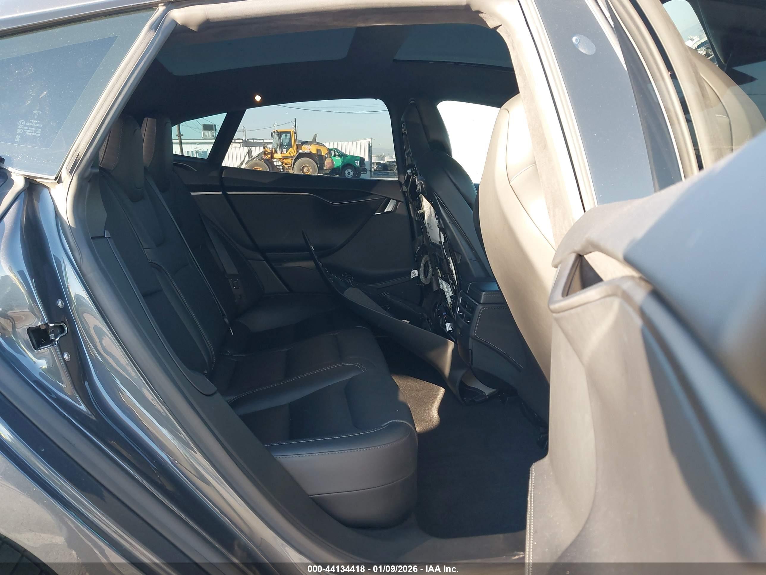 TESLA MODEL image 8