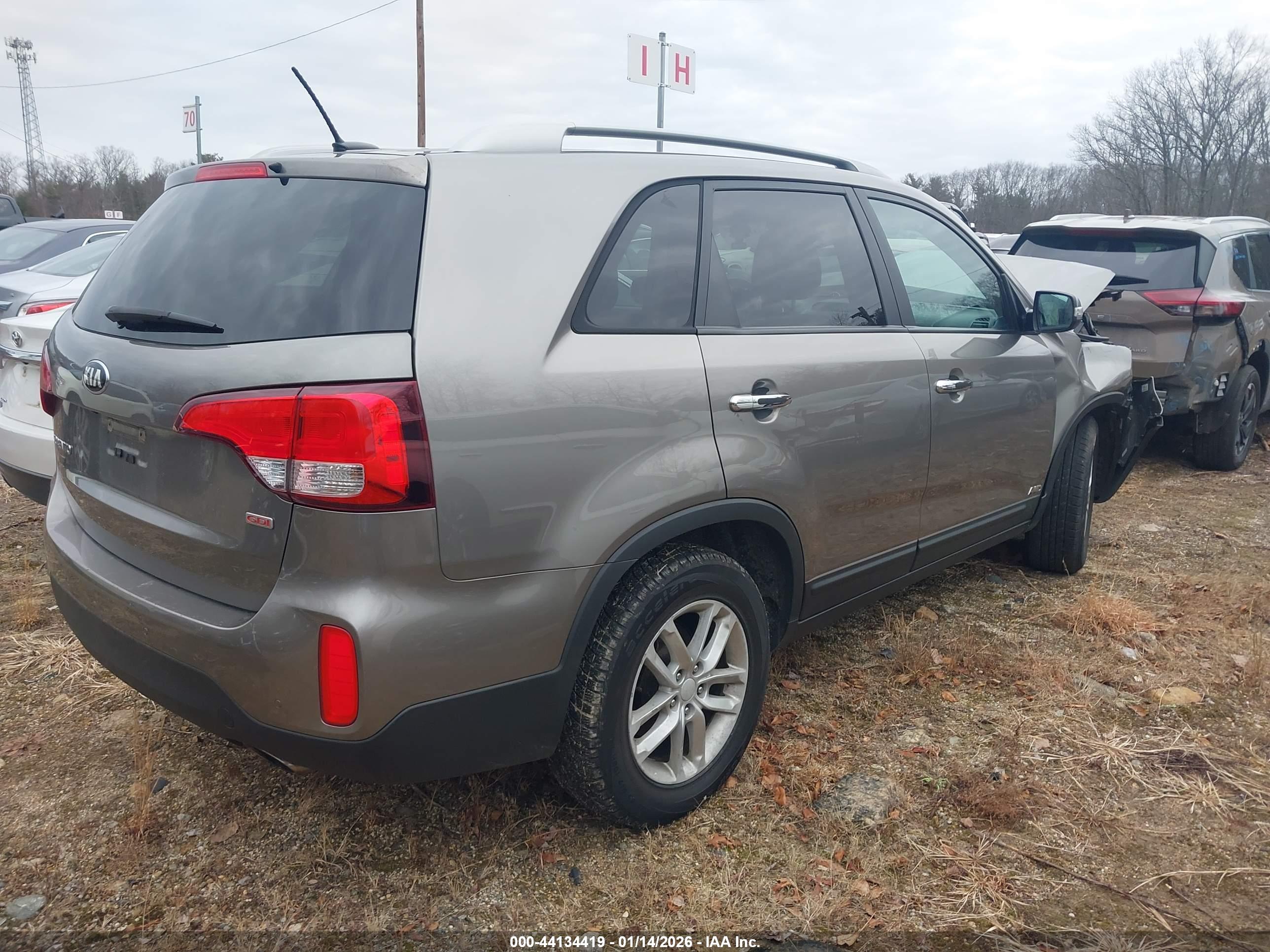 KIA SORENTO image 4