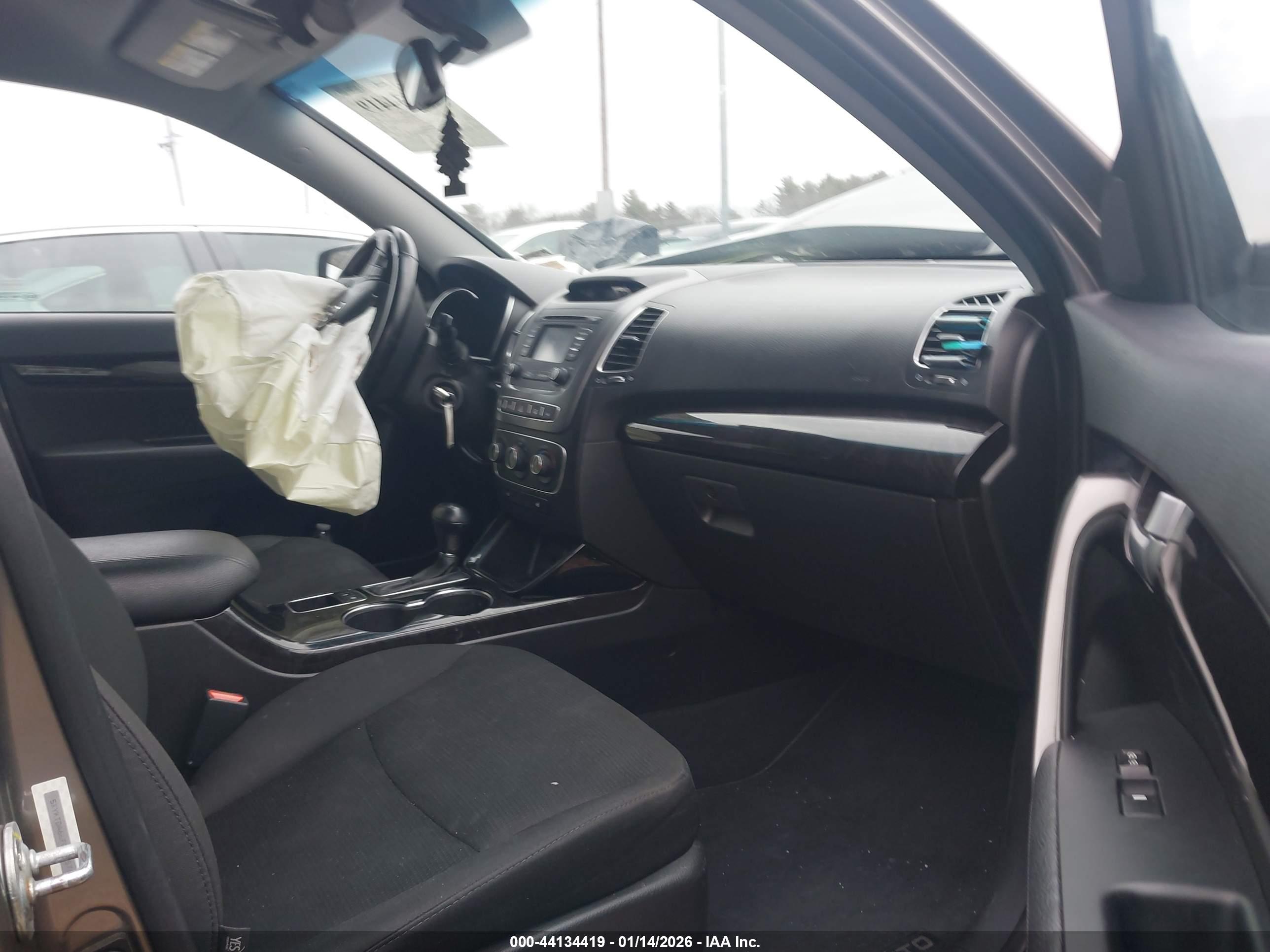 KIA SORENTO image 5