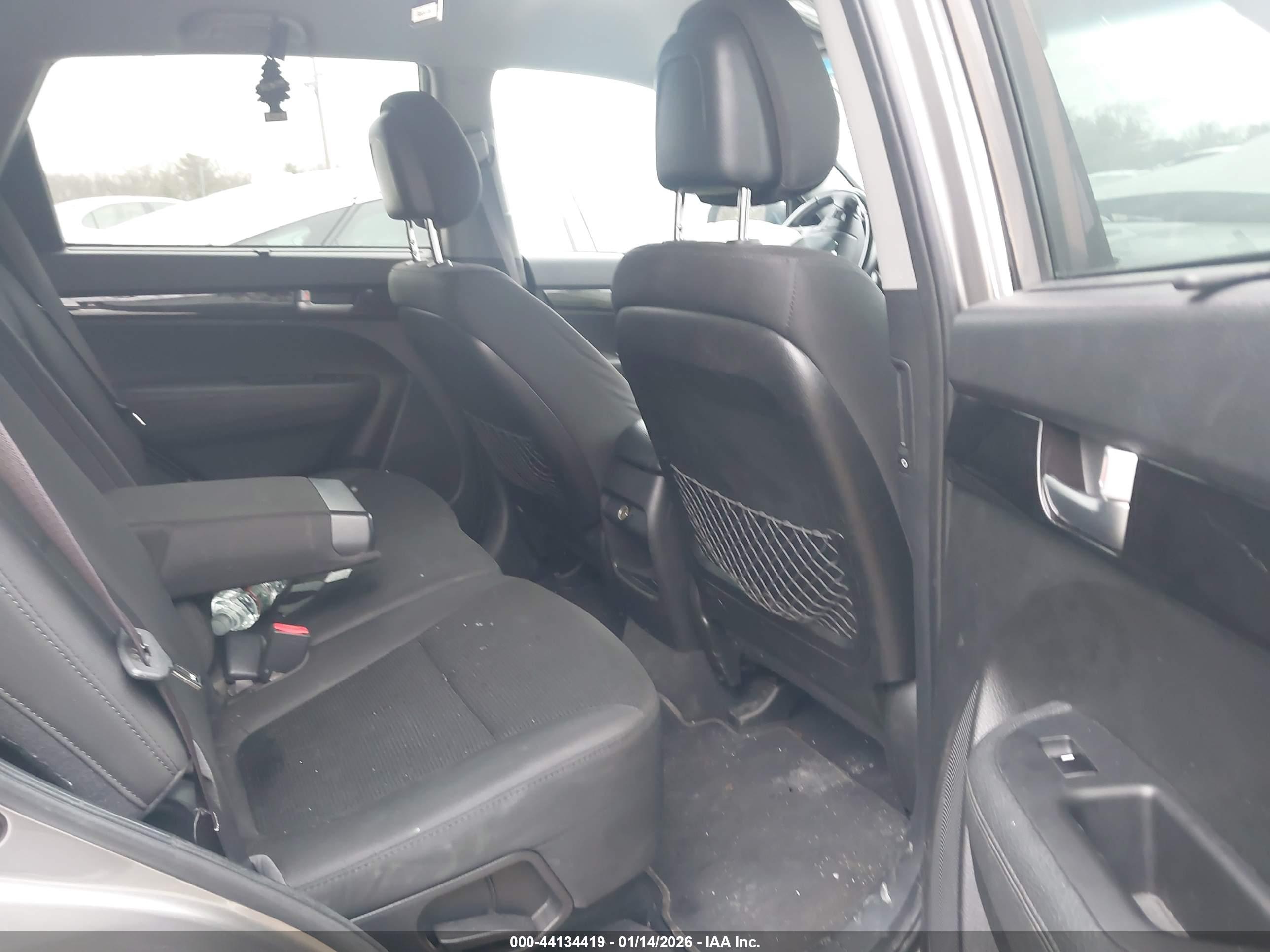 KIA SORENTO image 8
