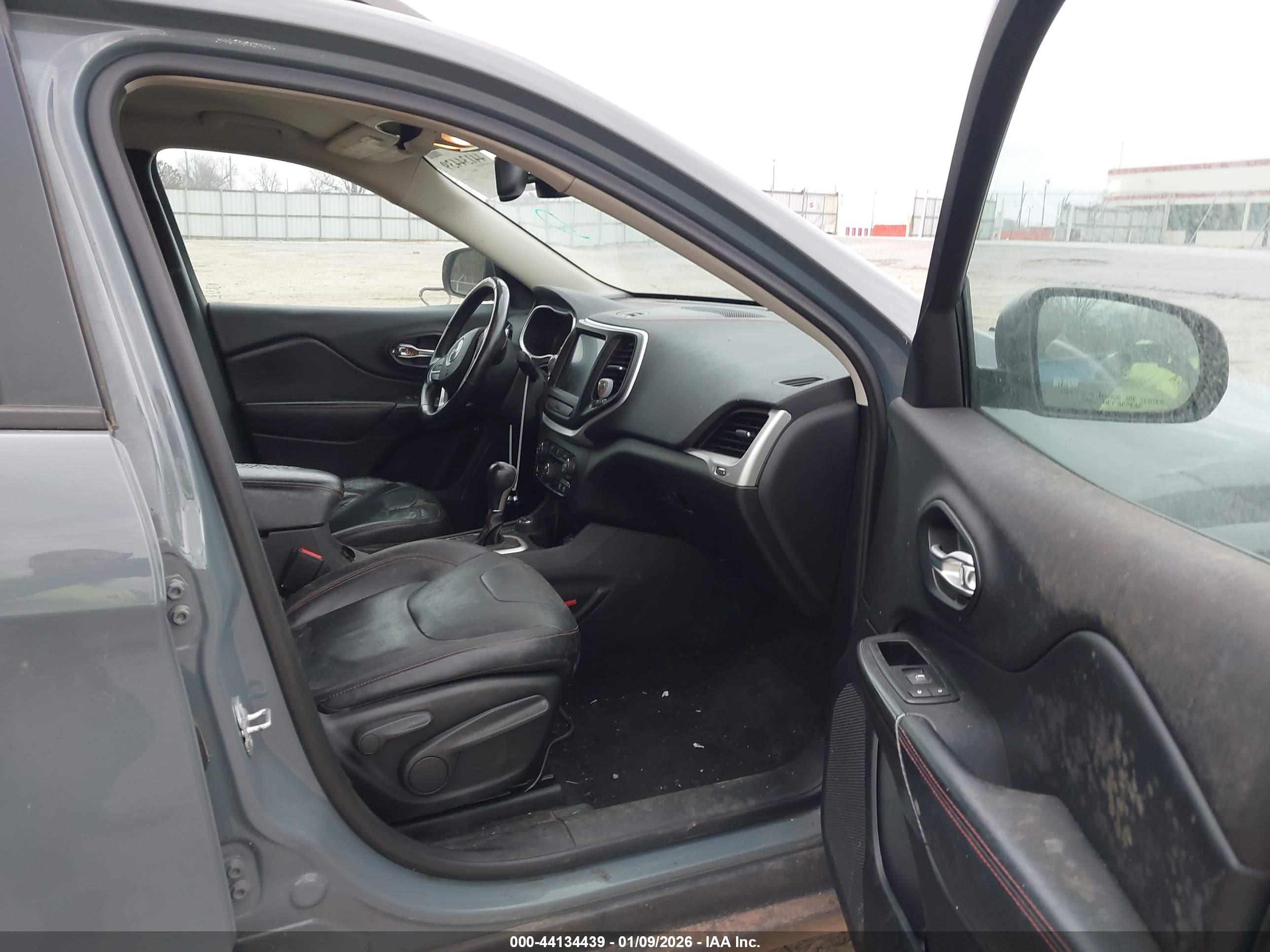 JEEP CHEROKEE image 5