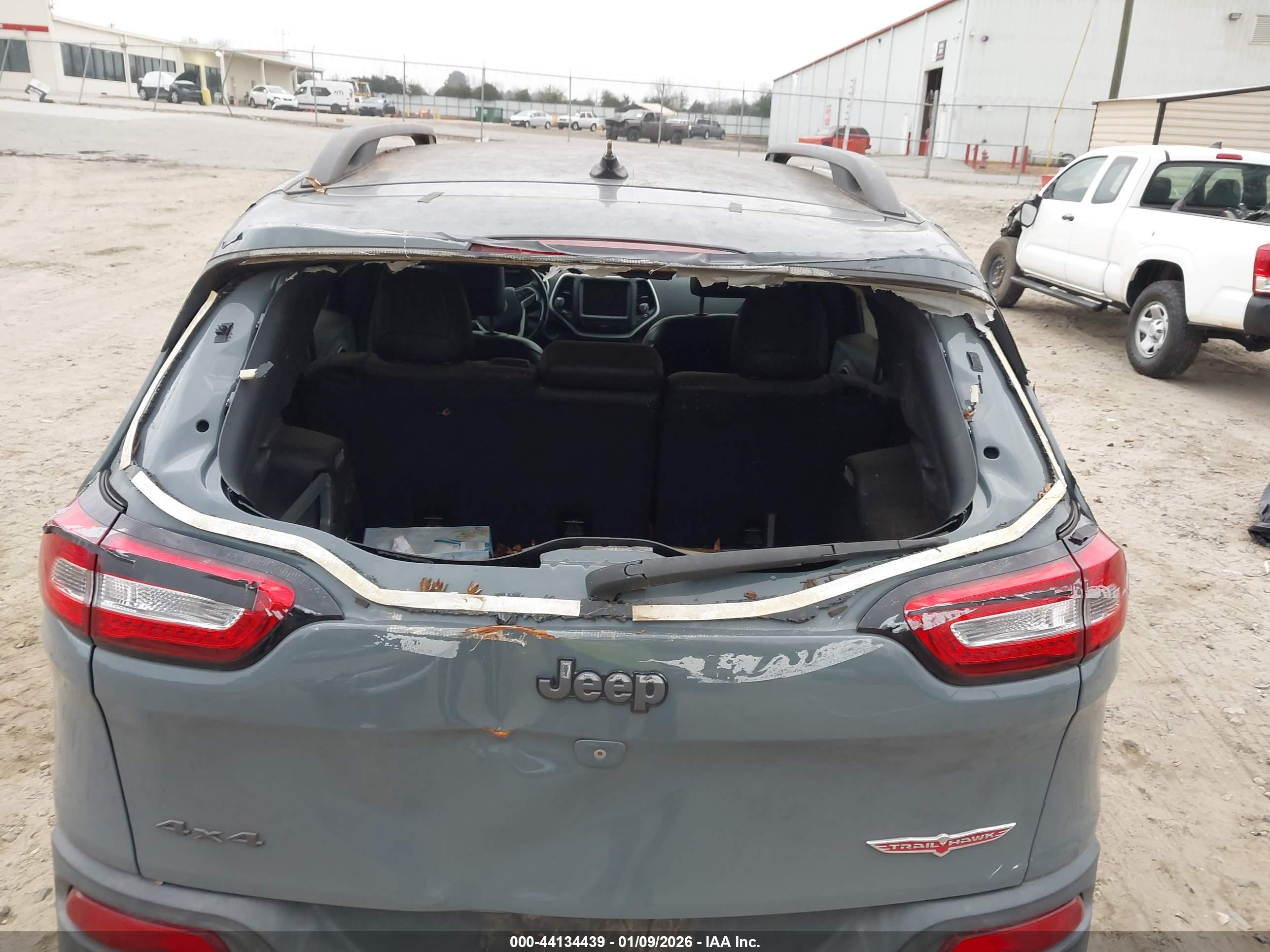 JEEP CHEROKEE image 6