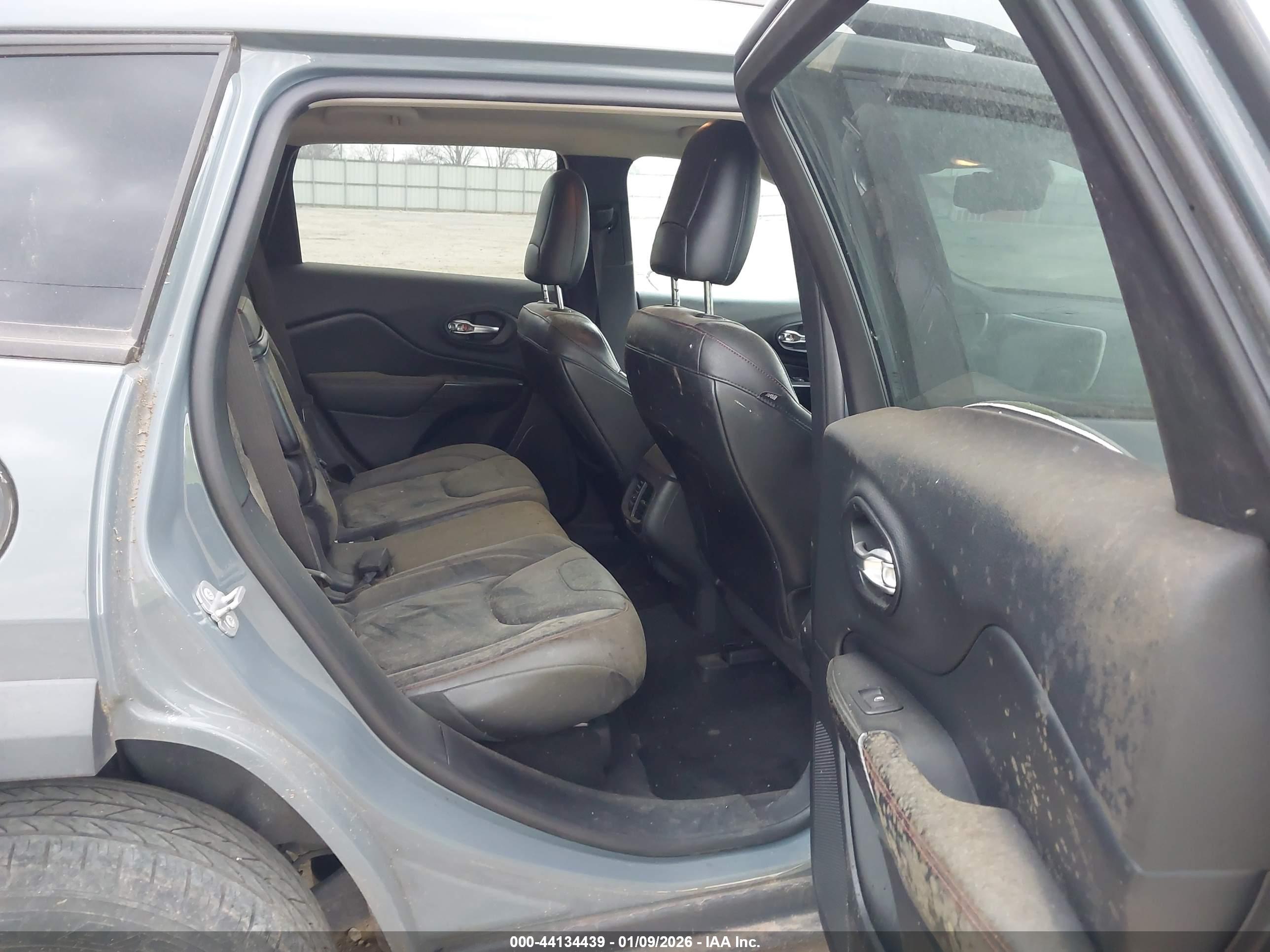 JEEP CHEROKEE image 8