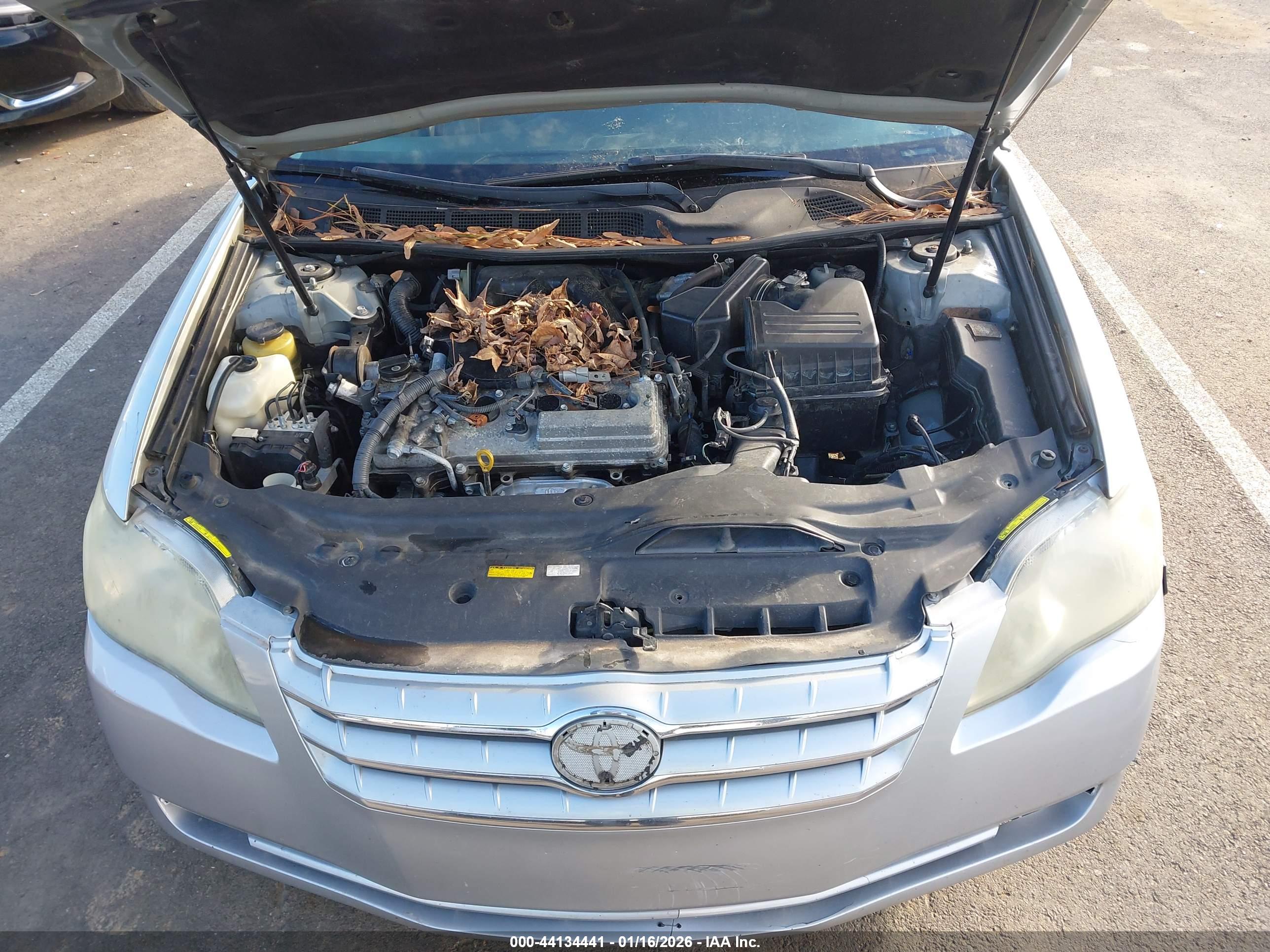 TOYOTA AVALON image 10