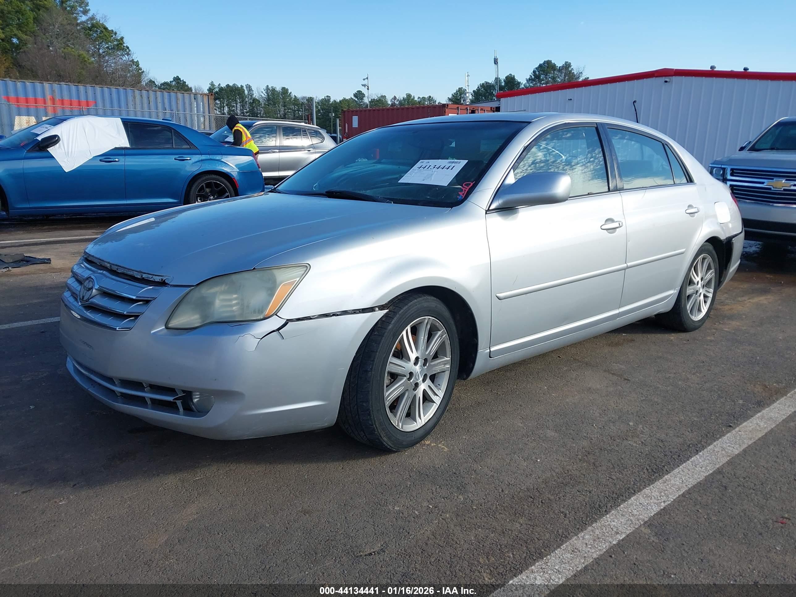 TOYOTA AVALON image 2
