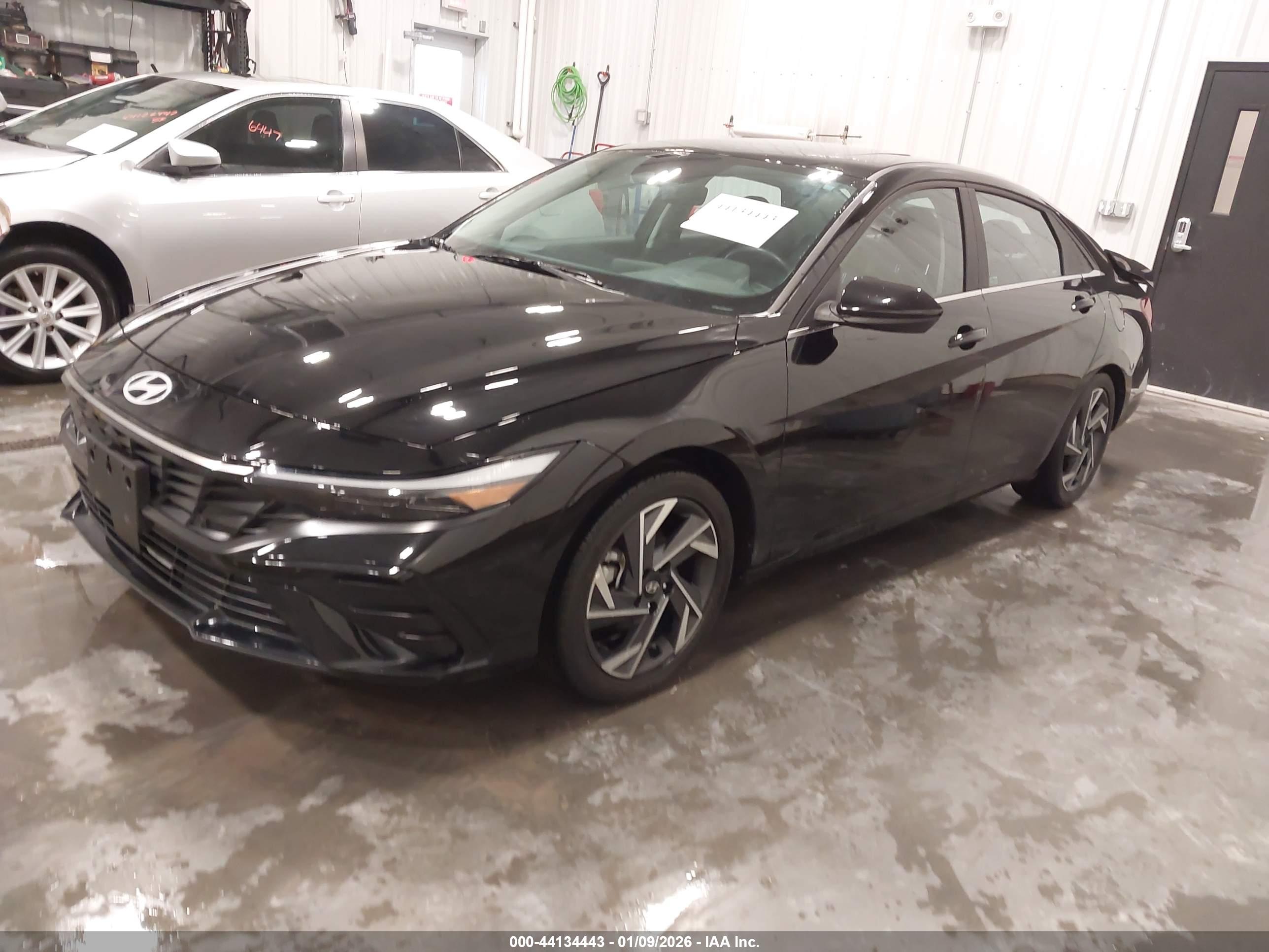 HYUNDAI ELANTRA image 2