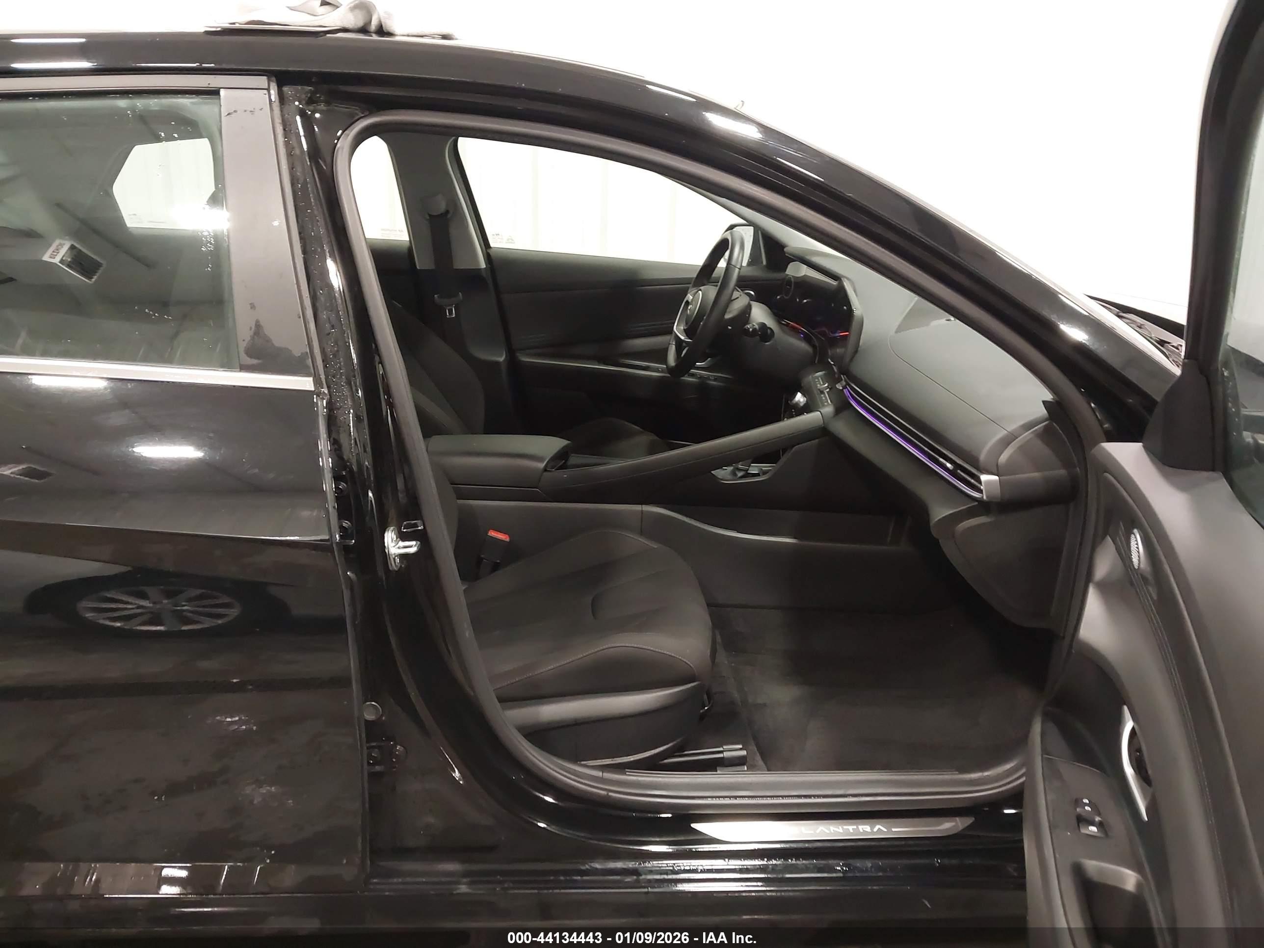 HYUNDAI ELANTRA image 5