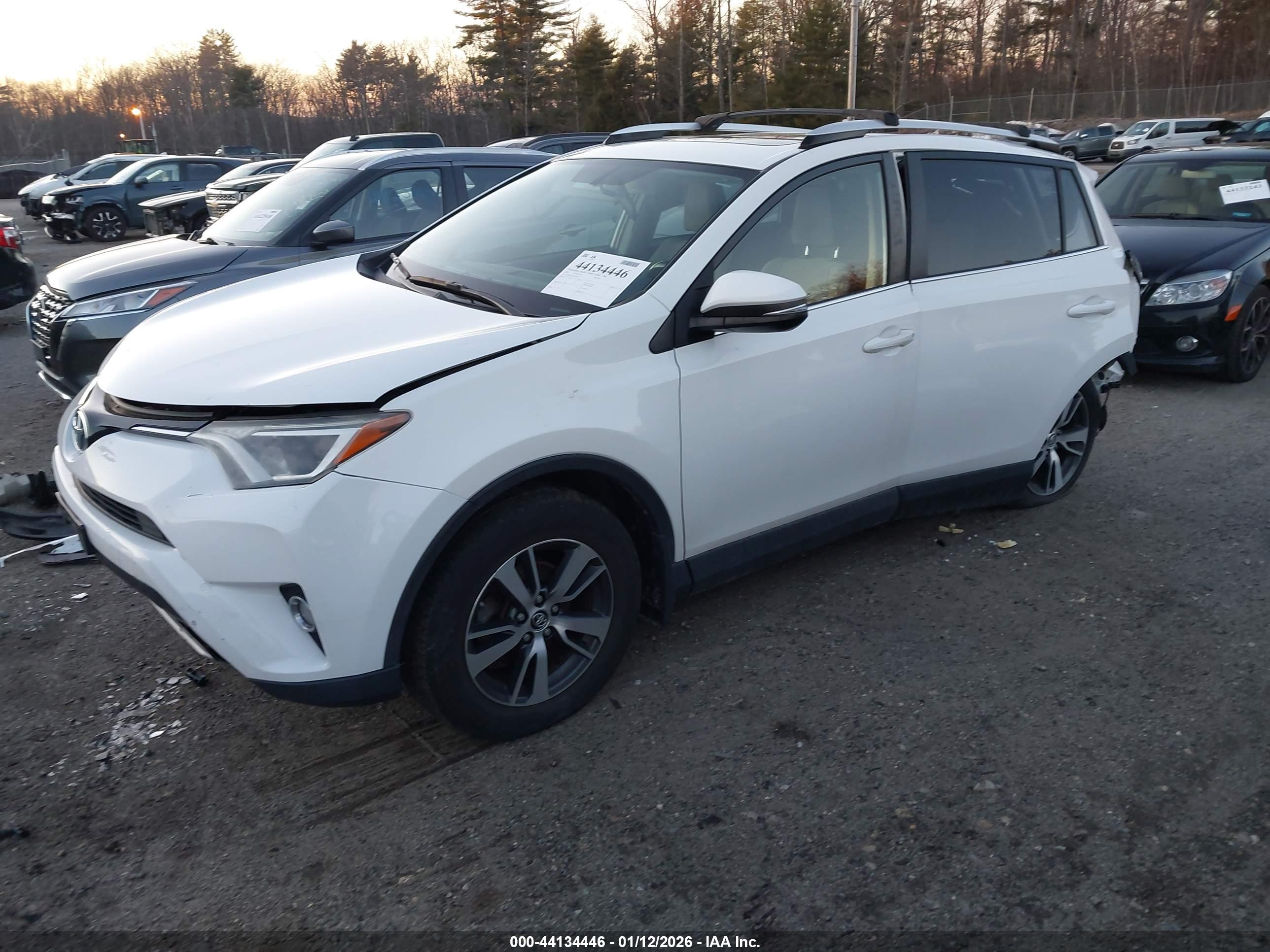 TOYOTA RAV4 image 2