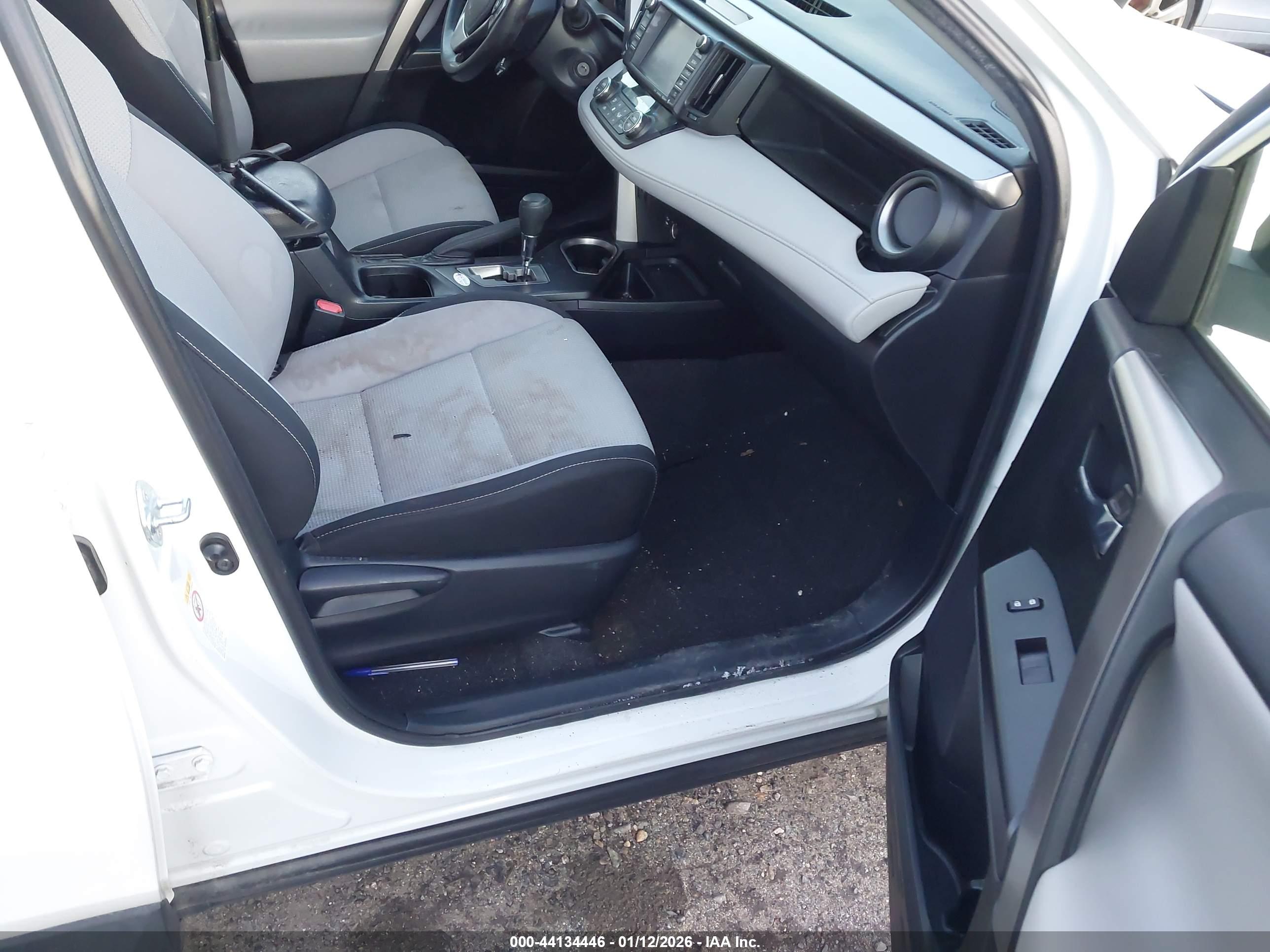 TOYOTA RAV4 image 5