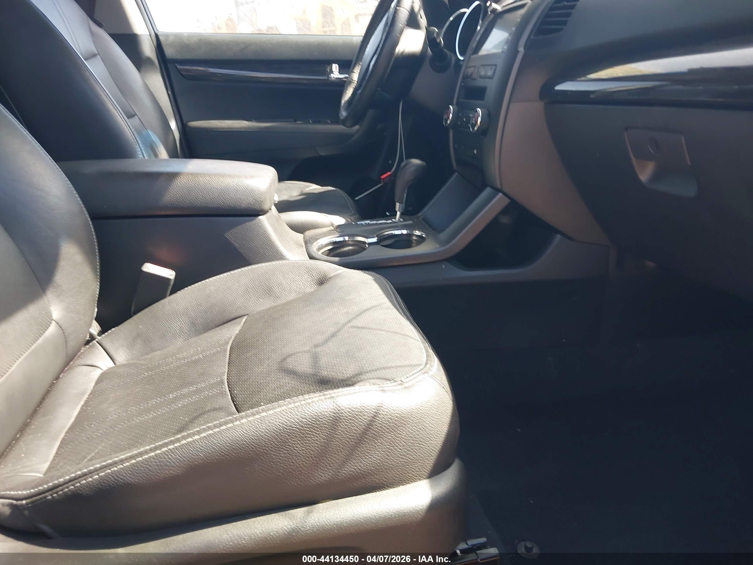 KIA SORENTO image 5