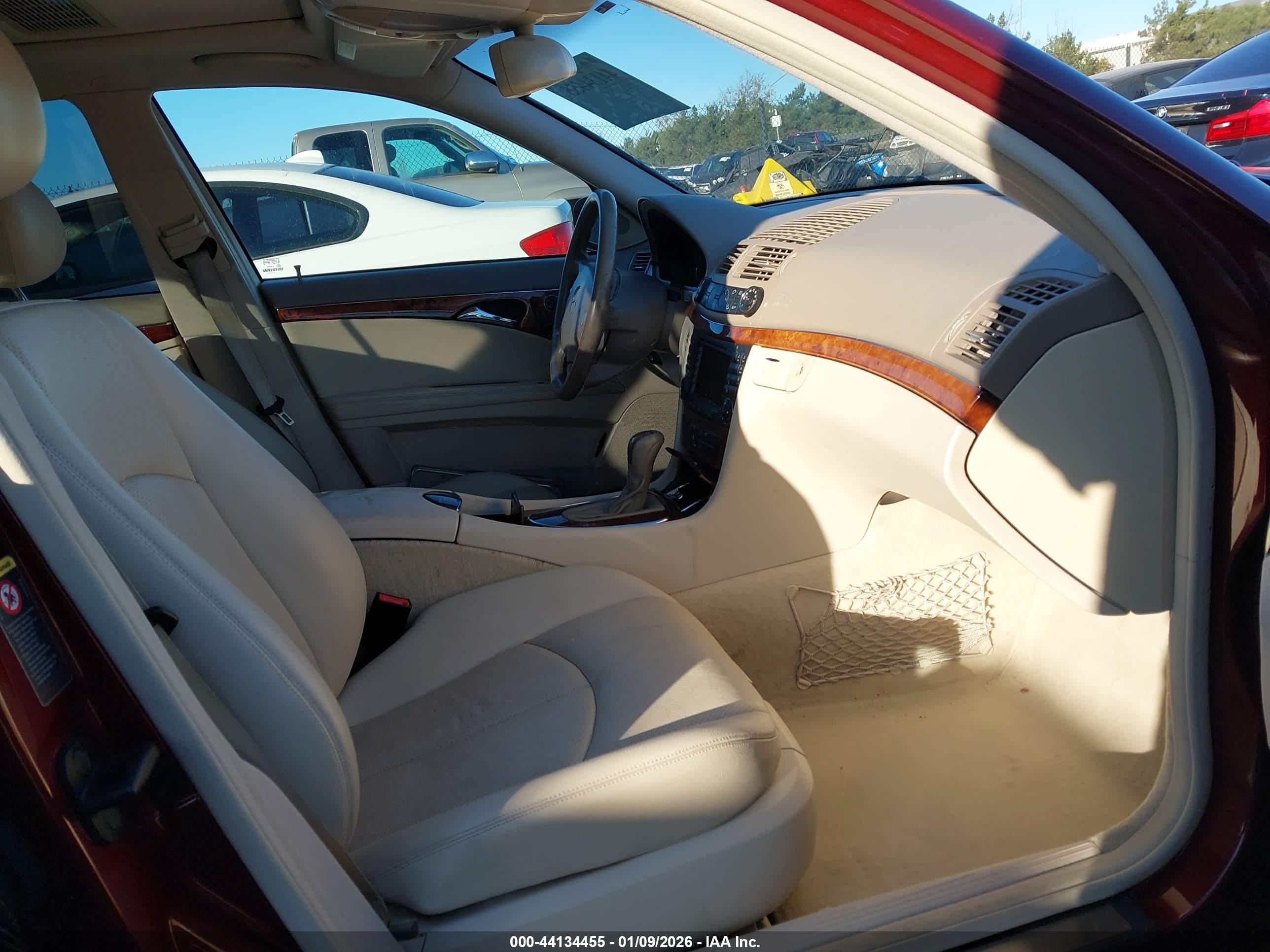 MERCEDES-BENZ E image 5