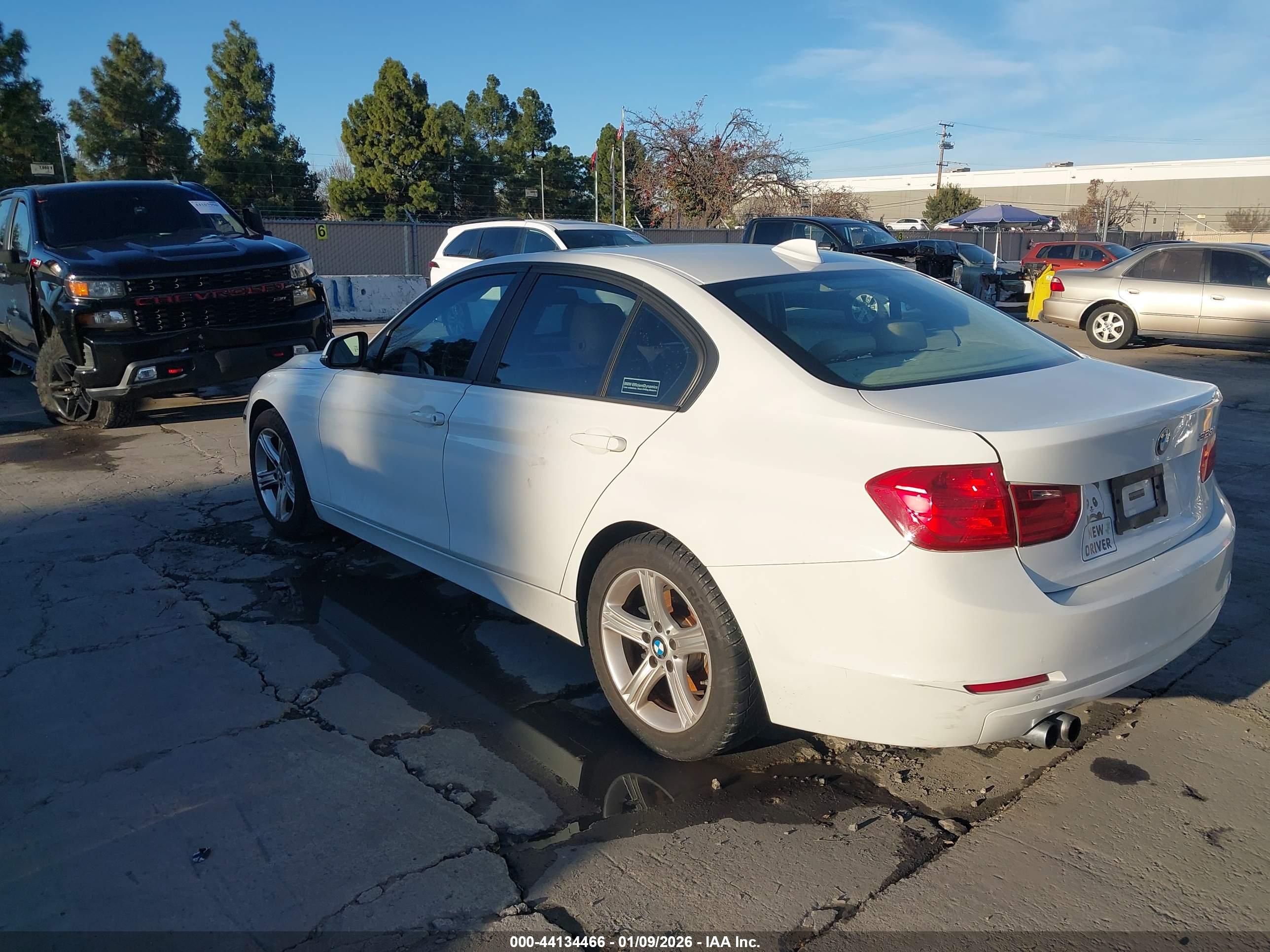 BMW 328I image 3