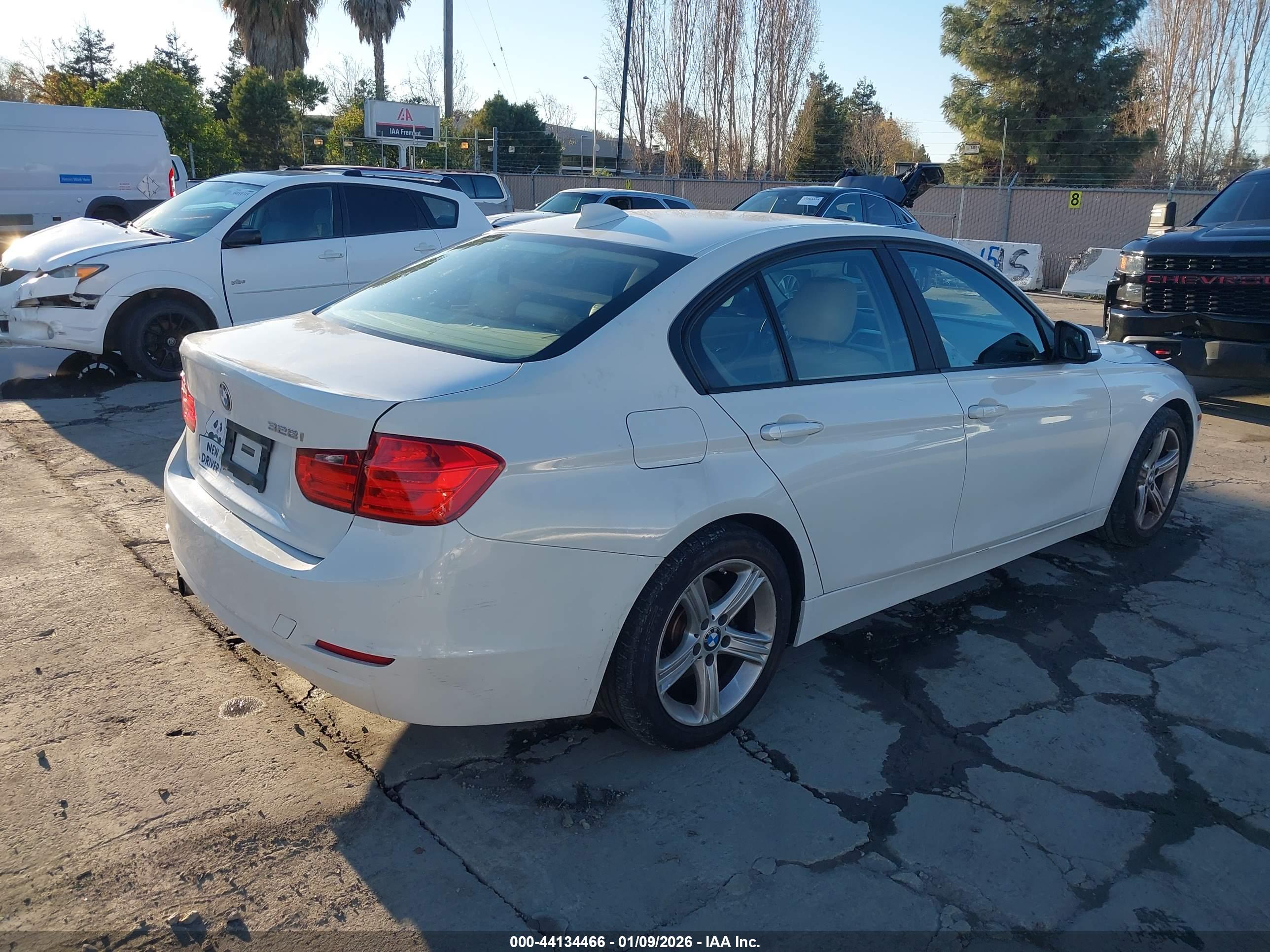 BMW 328I image 4