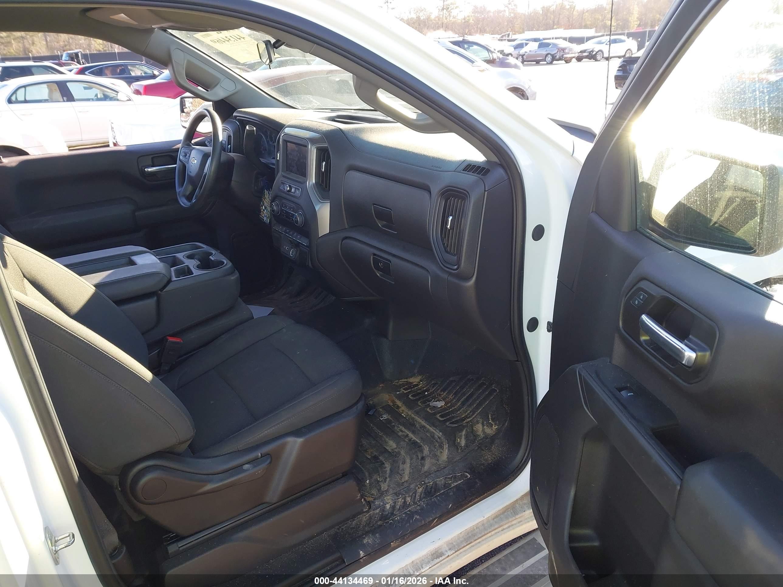 CHEVROLET SILVERADO image 5