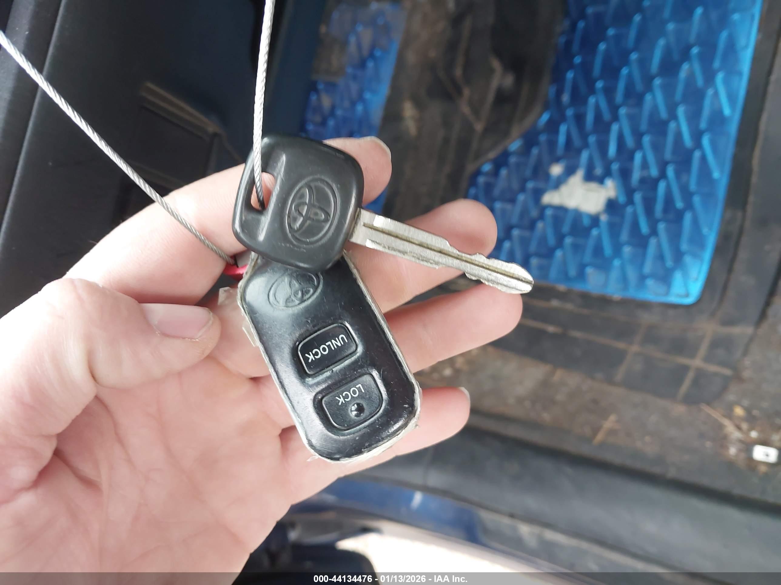 TOYOTA RAV4 image 11