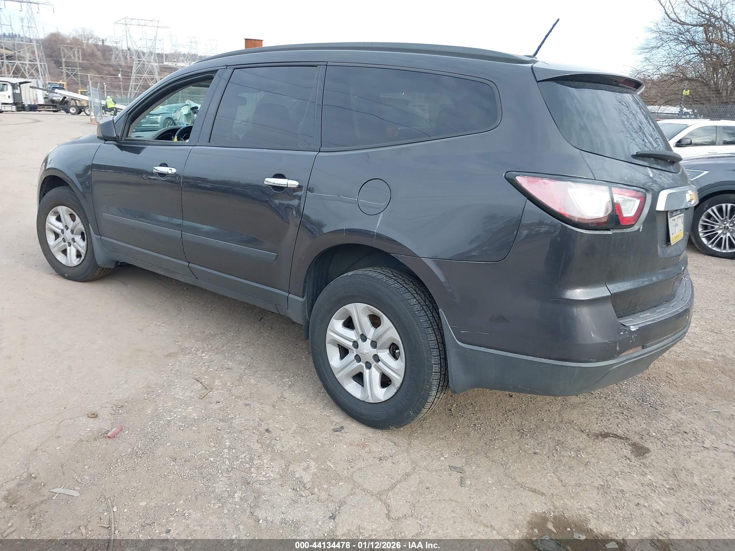 CHEVROLET TRAVERSE image 3