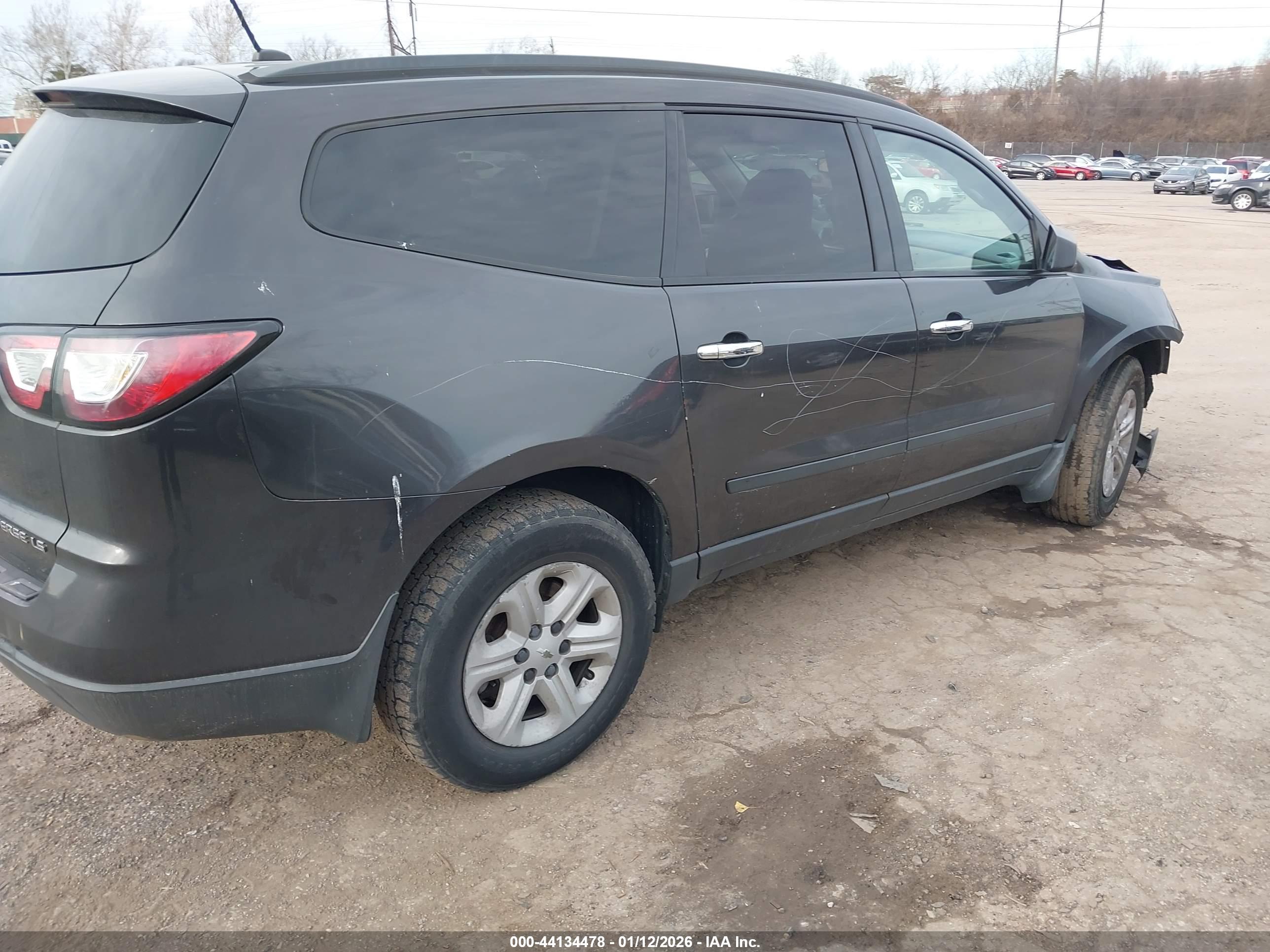 CHEVROLET TRAVERSE image 4