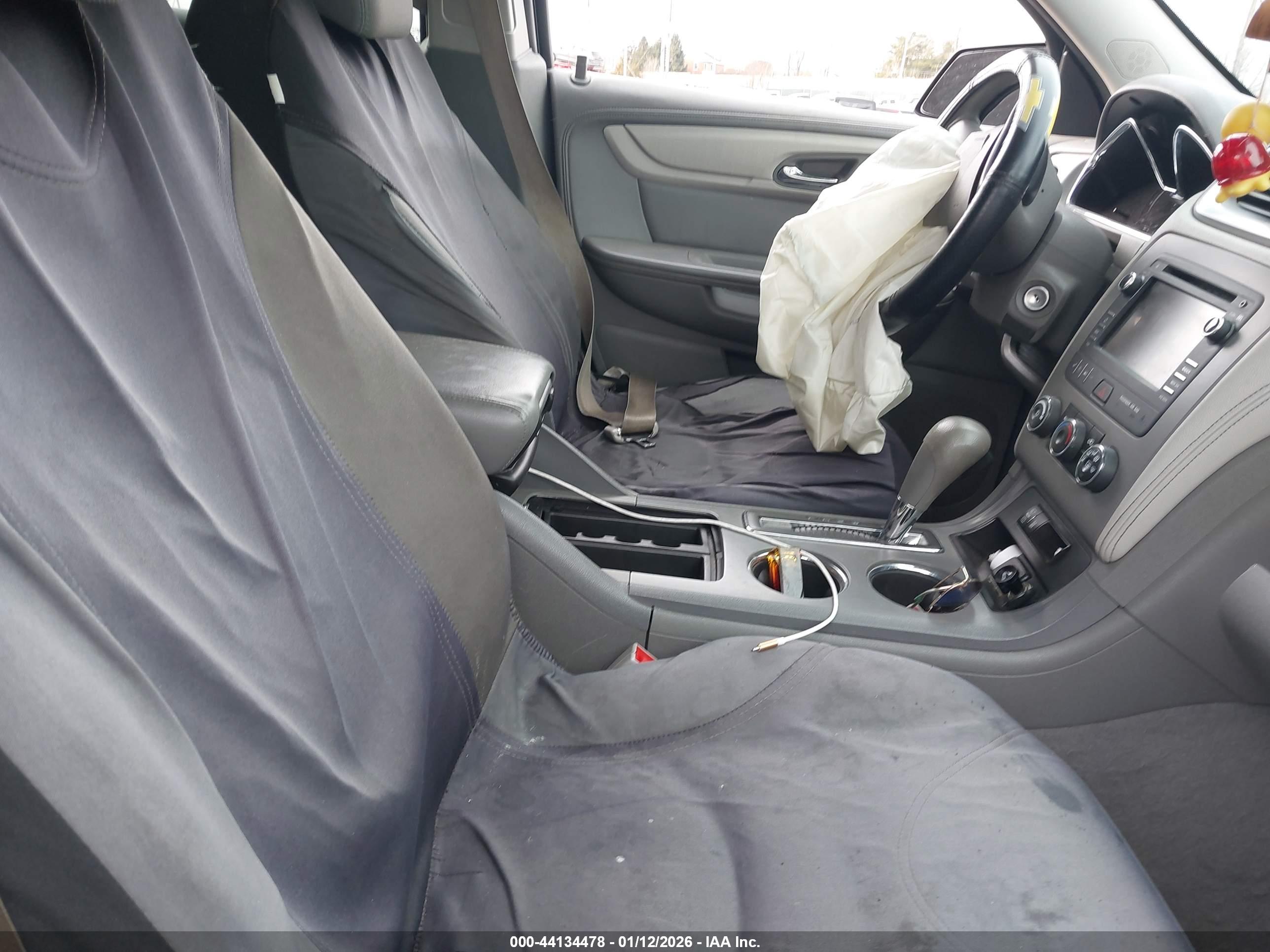 CHEVROLET TRAVERSE image 5