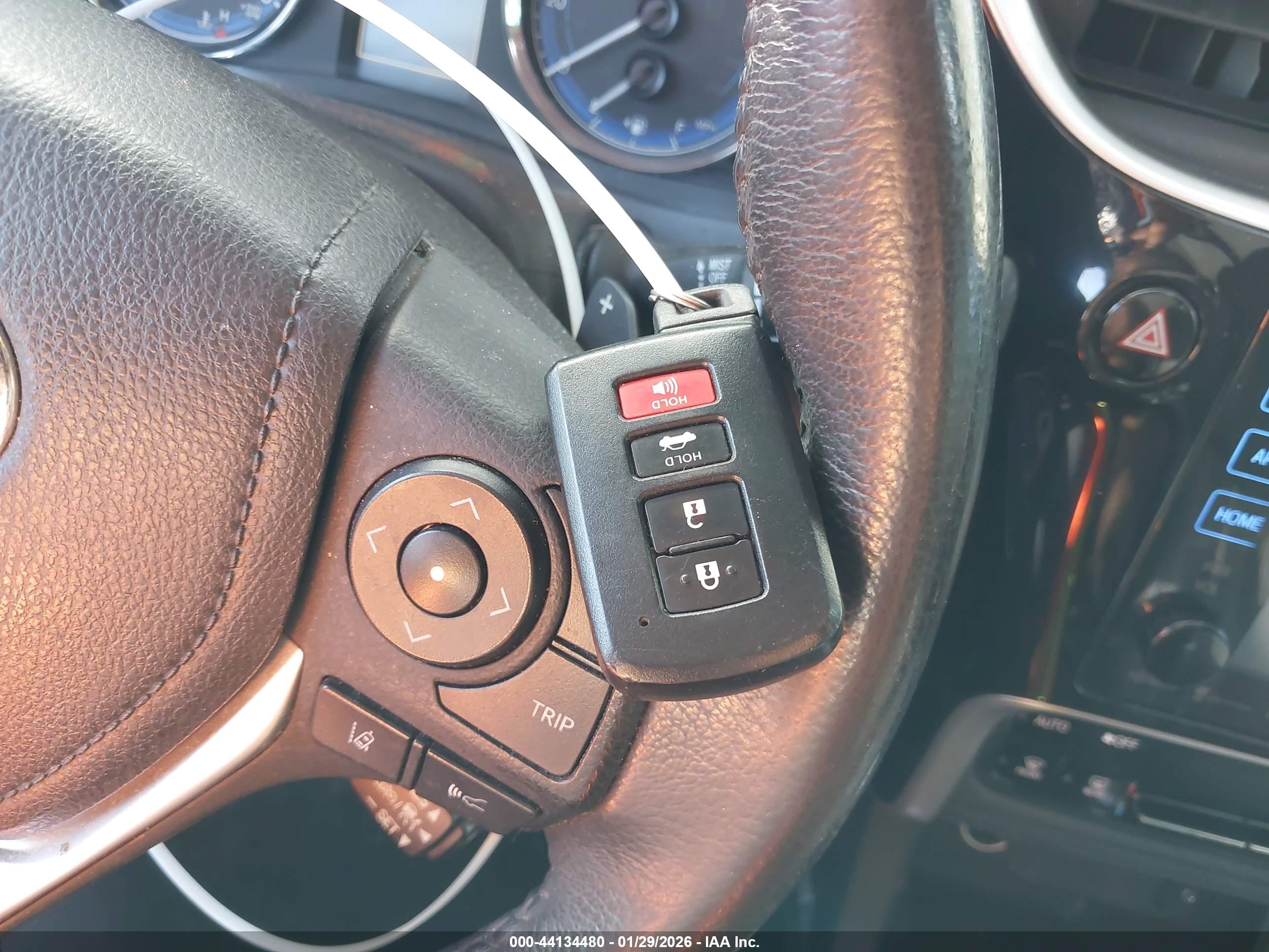 TOYOTA COROLLA image 11
