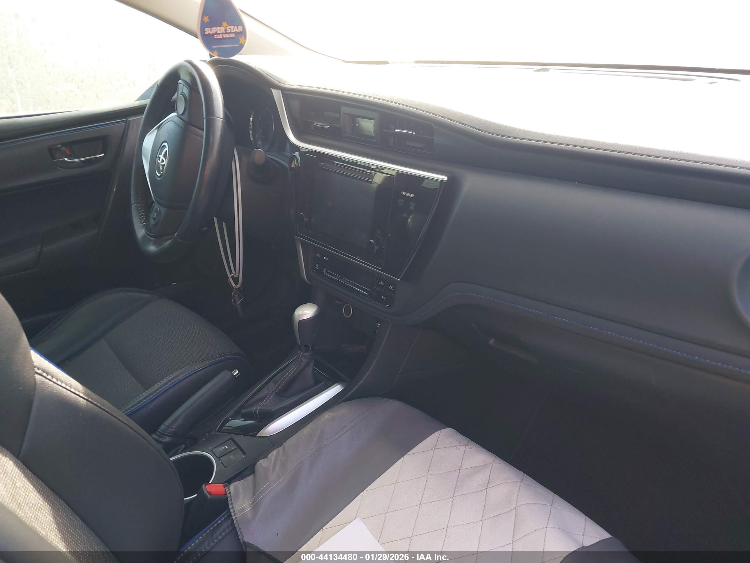 TOYOTA COROLLA image 8