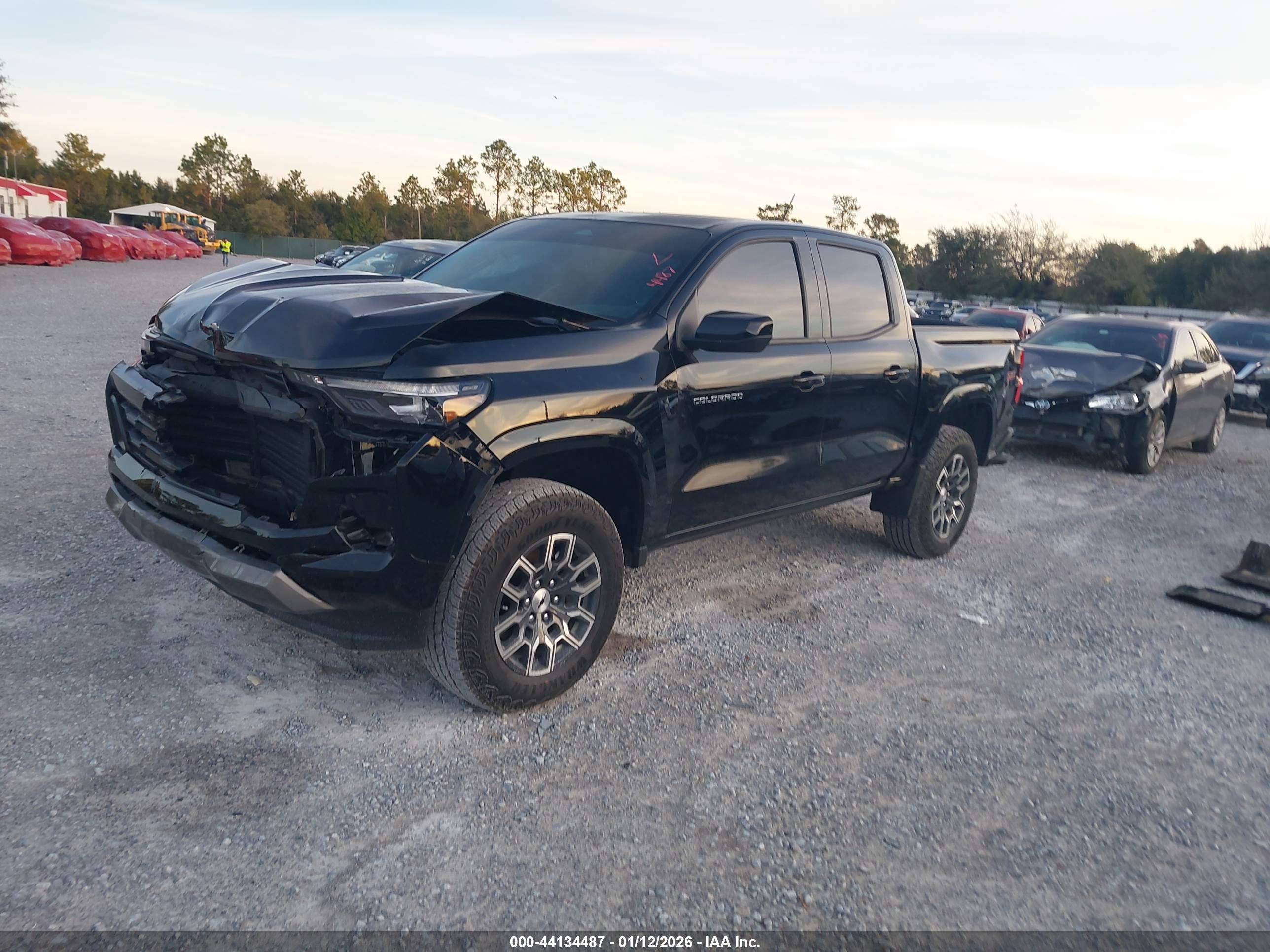 CHEVROLET COLORADO image 2
