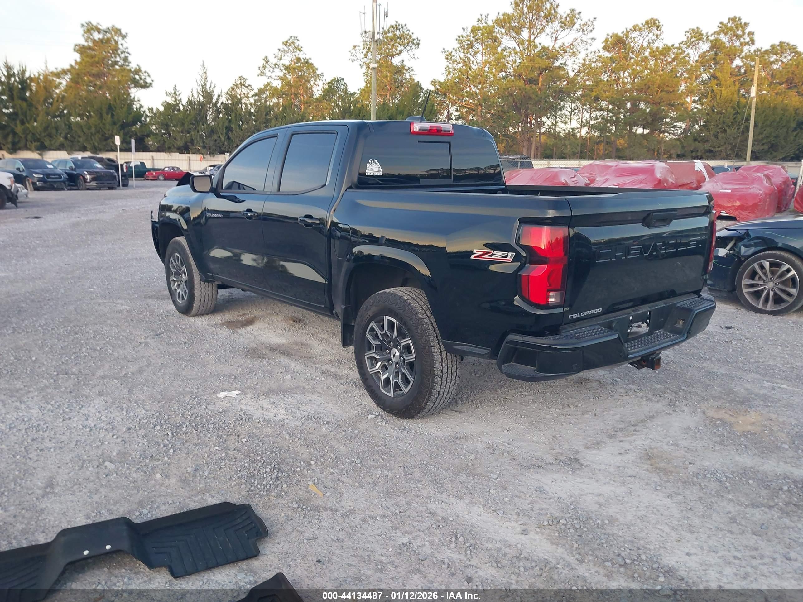 CHEVROLET COLORADO image 3